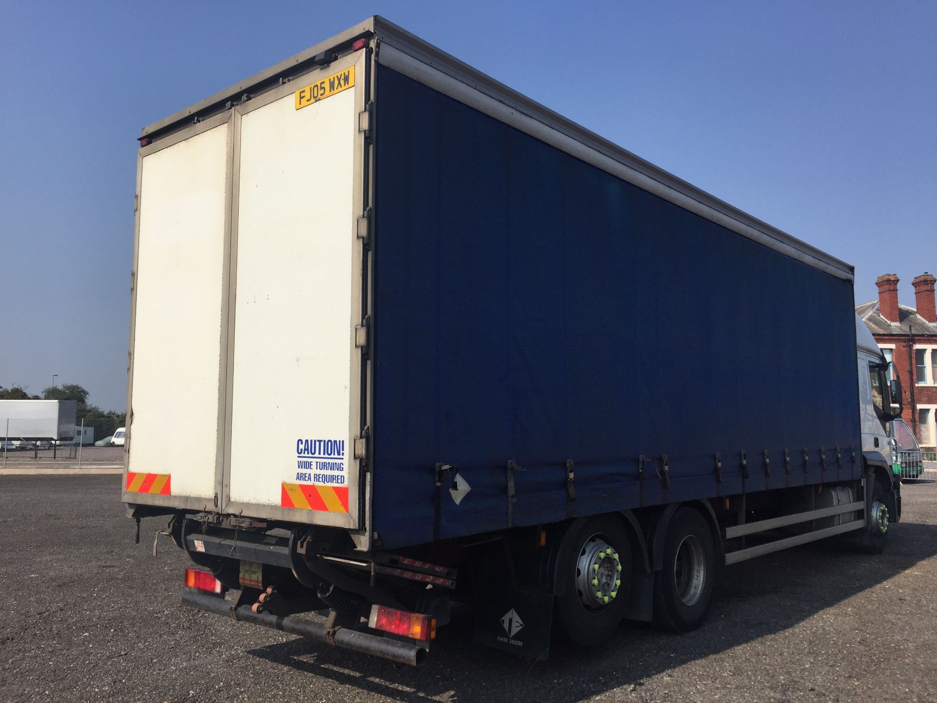 2005, Iveco Stralis 310 Curtain Sided Lorry Reg no. FJ05 WXW, Kms 7669150 approx, c/w tail lift - Image 6 of 23