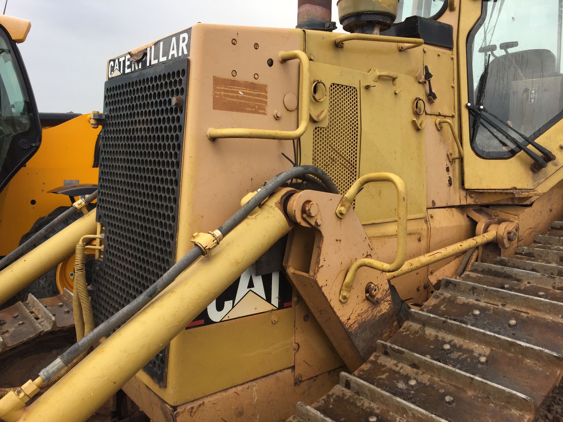 Caterpillar D5H Bulldozer Serial no. 8RCO1488 c/w Straight tilt Blade, long Carriage - Image 9 of 19