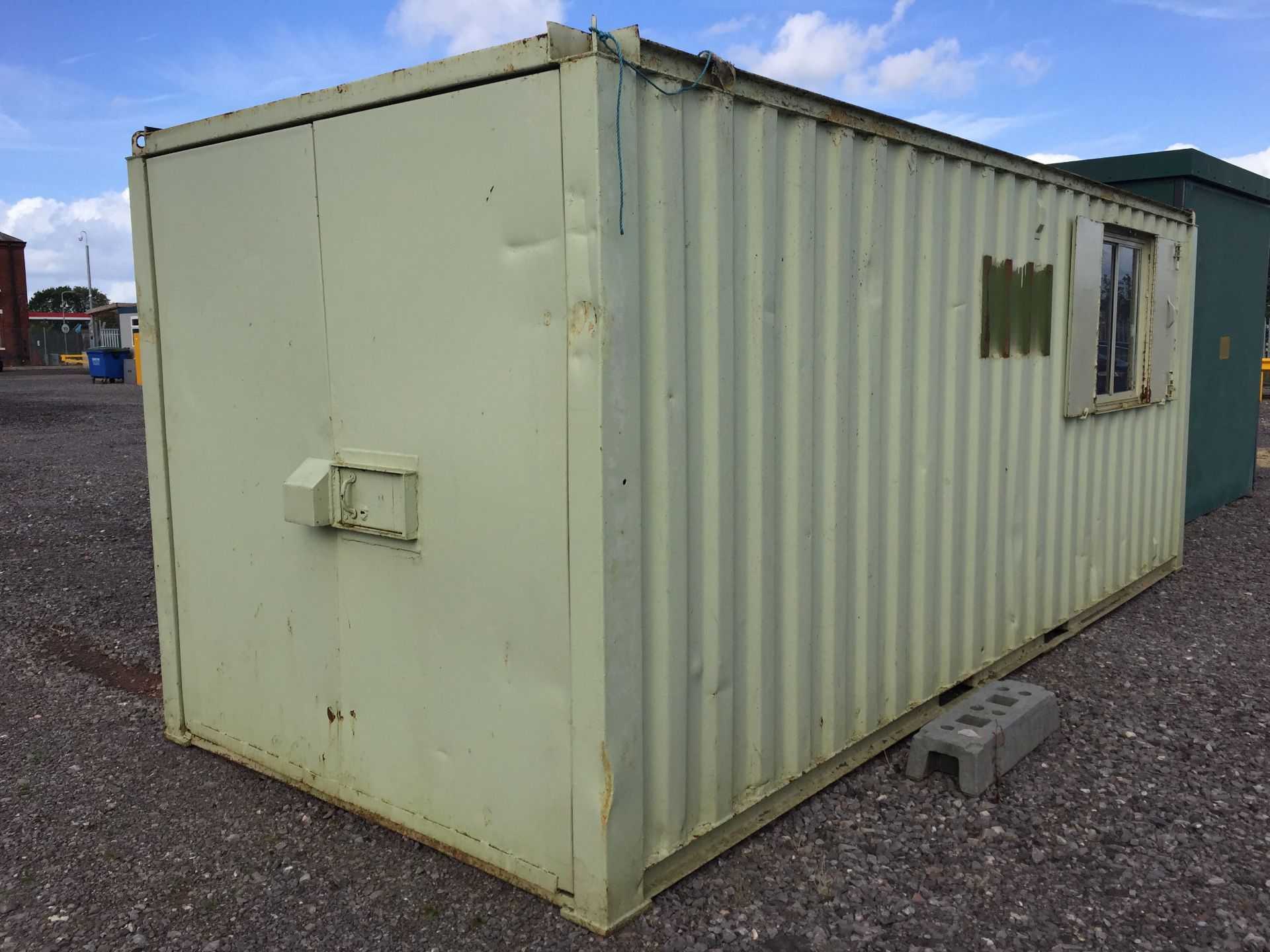 21' x 8' Steel anti vandal 50/50 site office/store - Image 4 of 12