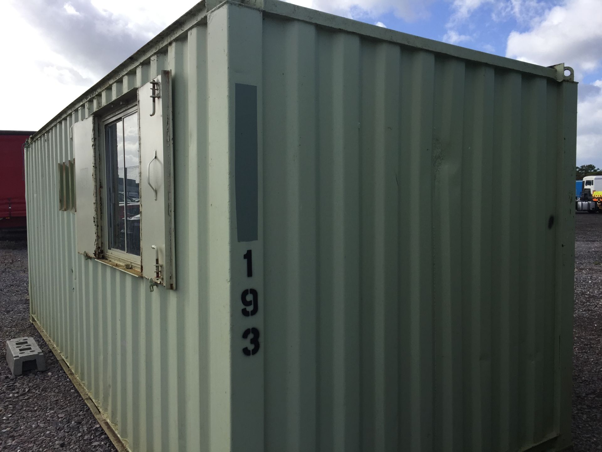 21' x 8' Steel anti vandal 50/50 site office/store - Image 6 of 12