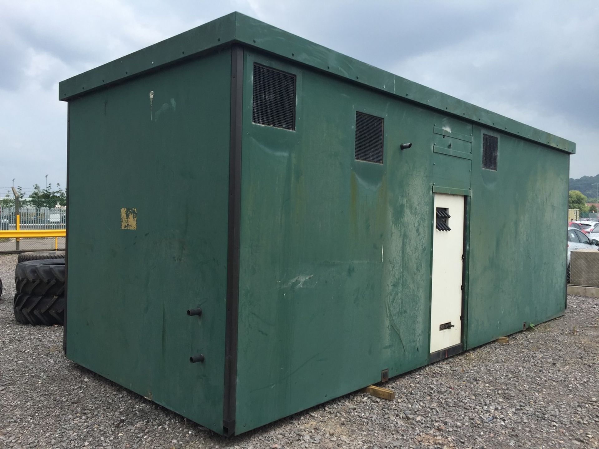 25' x 9' approx Ex Military High Security Cabin, c/o 2 Rooms c/w Steel Construction, insulated, Auto - Image 5 of 26