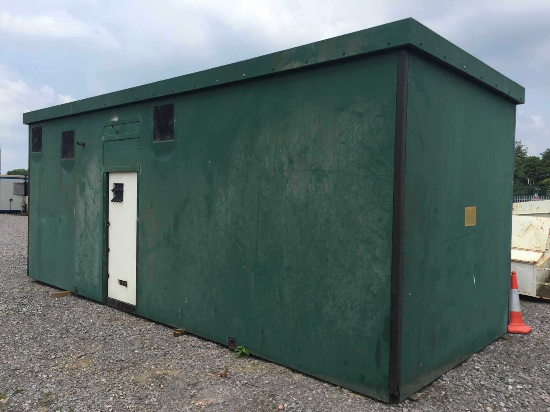 25' x 9' approx Ex Military High Security Cabin, c/o 2 Rooms c/w Steel Construction, insulated, Auto - Image 7 of 26