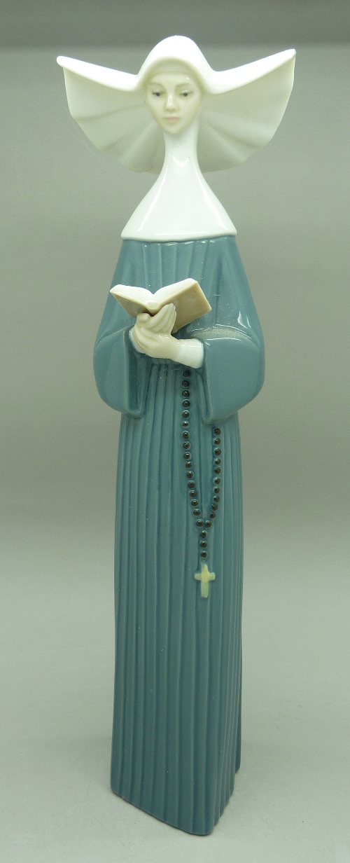 A Lladro figure, 05500, Prayerful Moment, boxed,