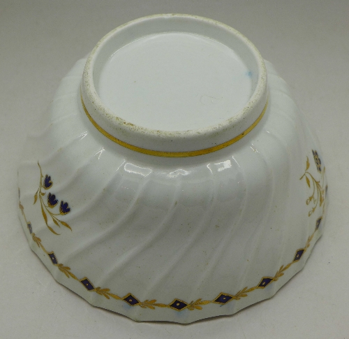 A late 18th Century slop bowl by Barr, - Image 4 of 4