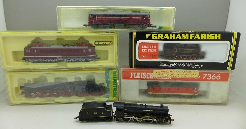 Six N gauge model locomotives; Peco Jubilee, Graham Farish No.