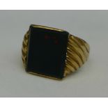 A 9ct gold and bloodstone ring, 4.