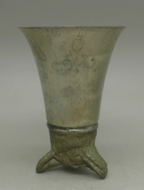 An English pewter stirrup cup - Image 2 of 2
