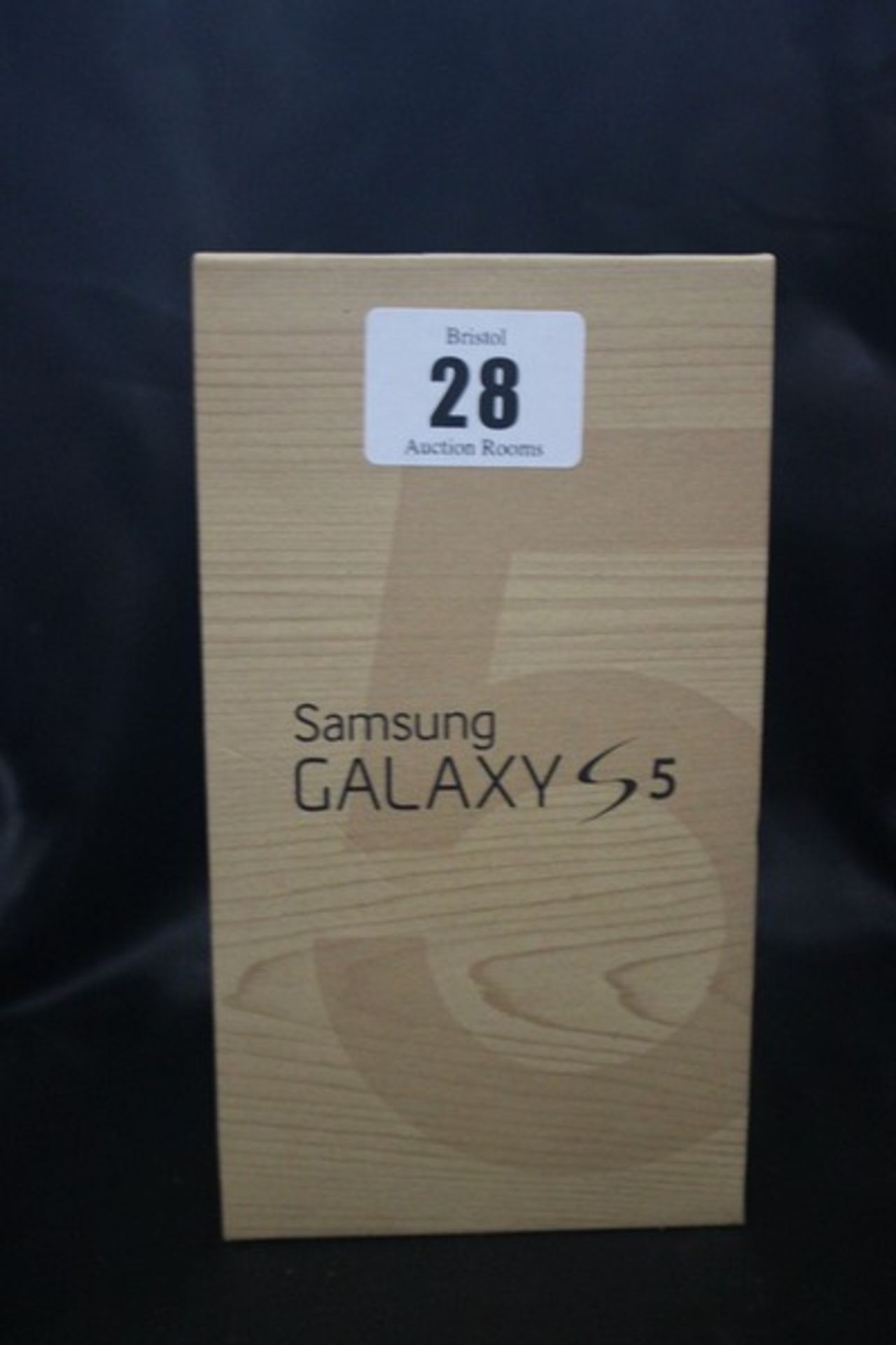 A Samsung Galaxy S5 white SM-6900F 16GB imei: 353222/06/473565/0 (European sim model) (Boxed as