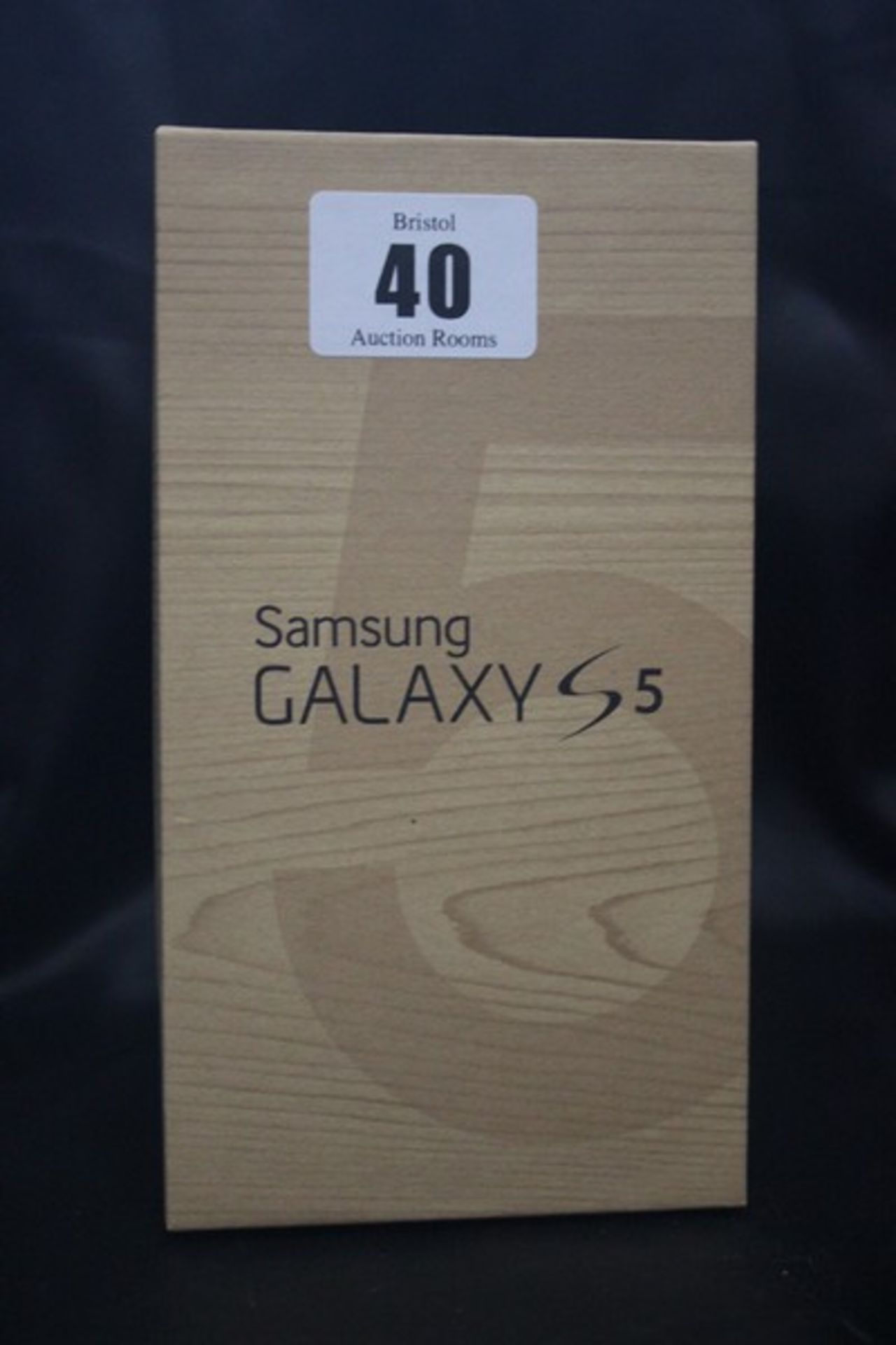 A Samsung Galaxy S5 white SM-6900F 16GB imei: 353222/06/473555/1 (European sim model) (Boxed as