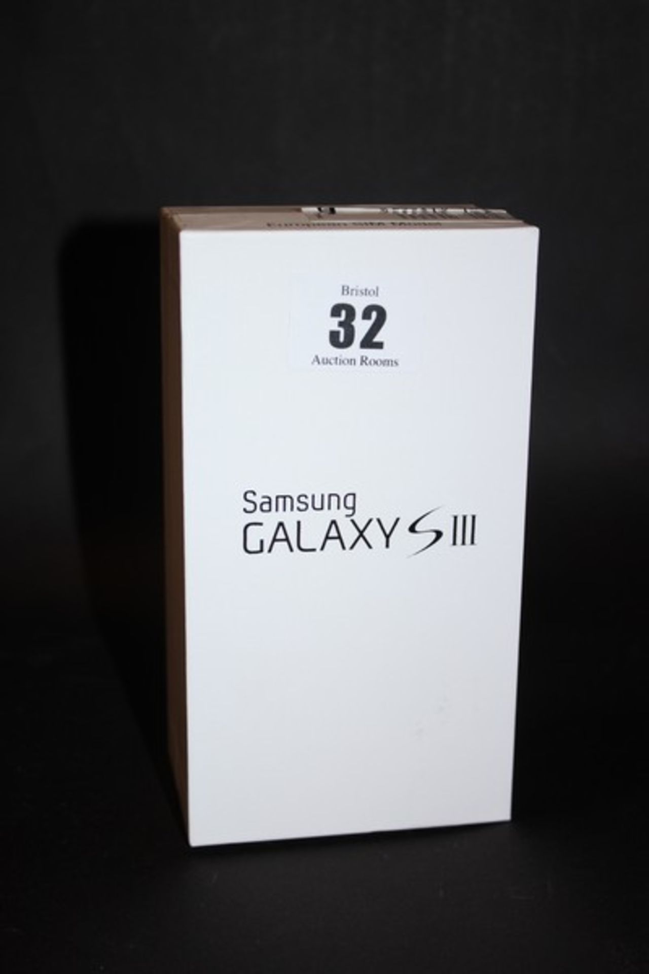 A Samsung Galaxy SIII white 16GB GT-I9300 imei: 352990063491100 (Boxed as new).