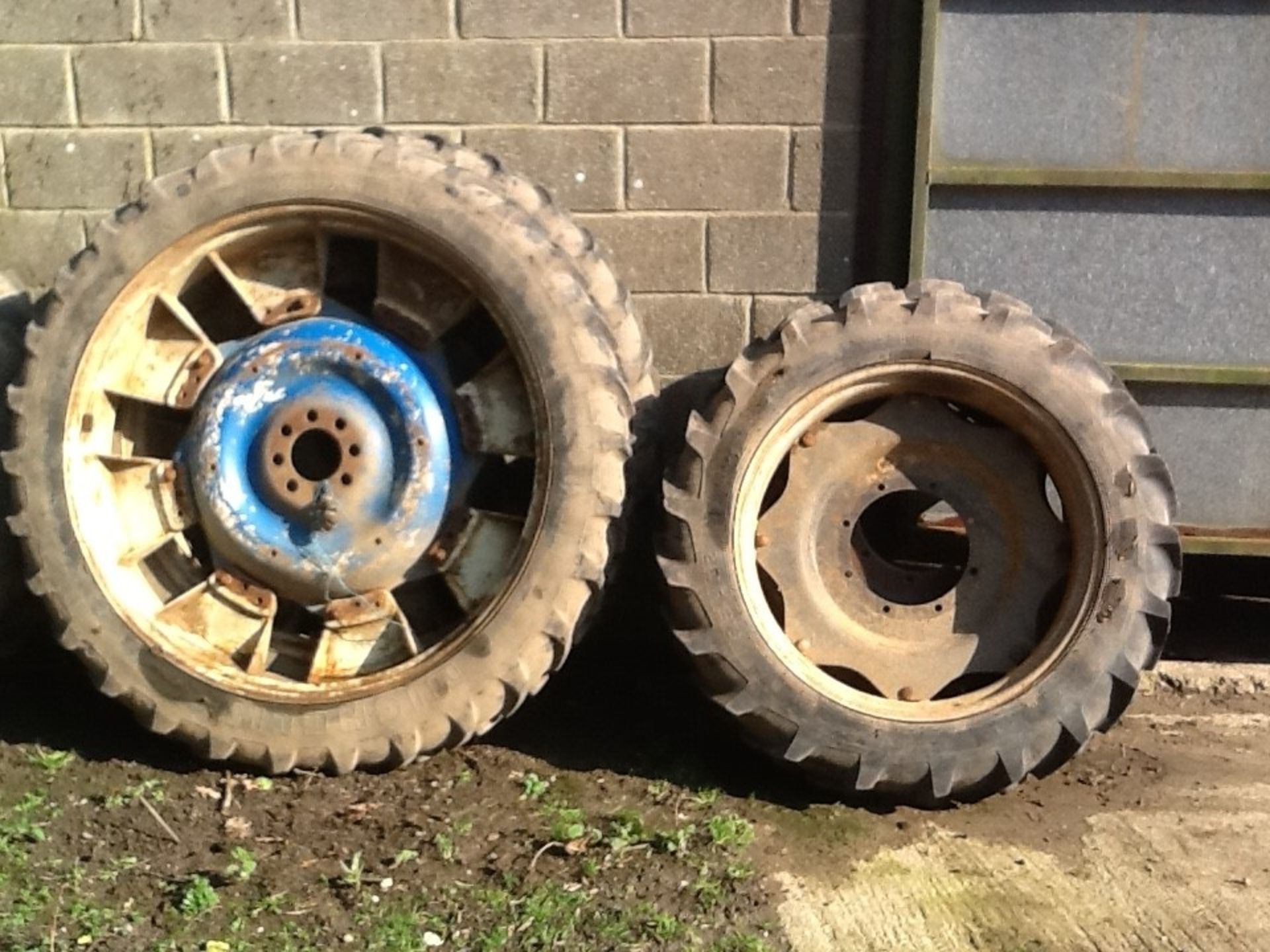 Michelin Rear wheels. 230/95 R48. And Taurus front row crop wheels. 9.5 R32. Location Acle, Norfolk.