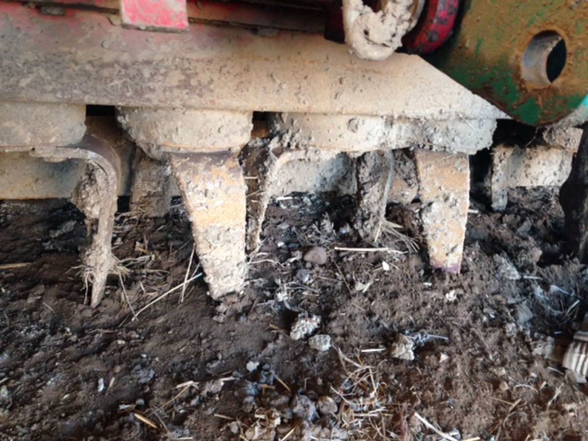 2002 Kverneland NG/400/H4F. 4m folding power harrow Location Atherstone, Warwickshire. - Image 3 of 4