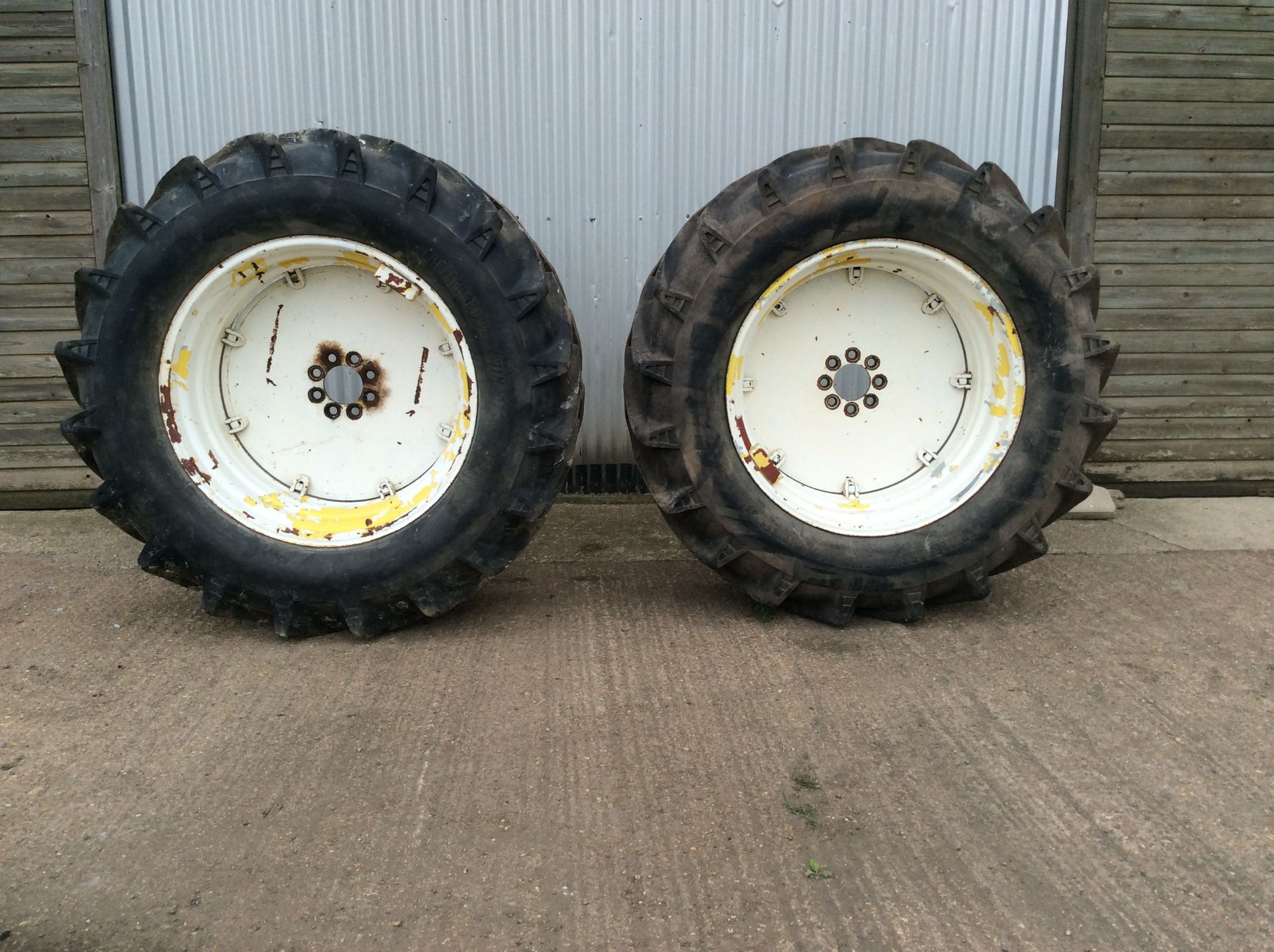 Trelleborg LP650-38 centres to fit Ford Part Worn Location: Huntingdon, Cambridgeshire - Image 2 of 3