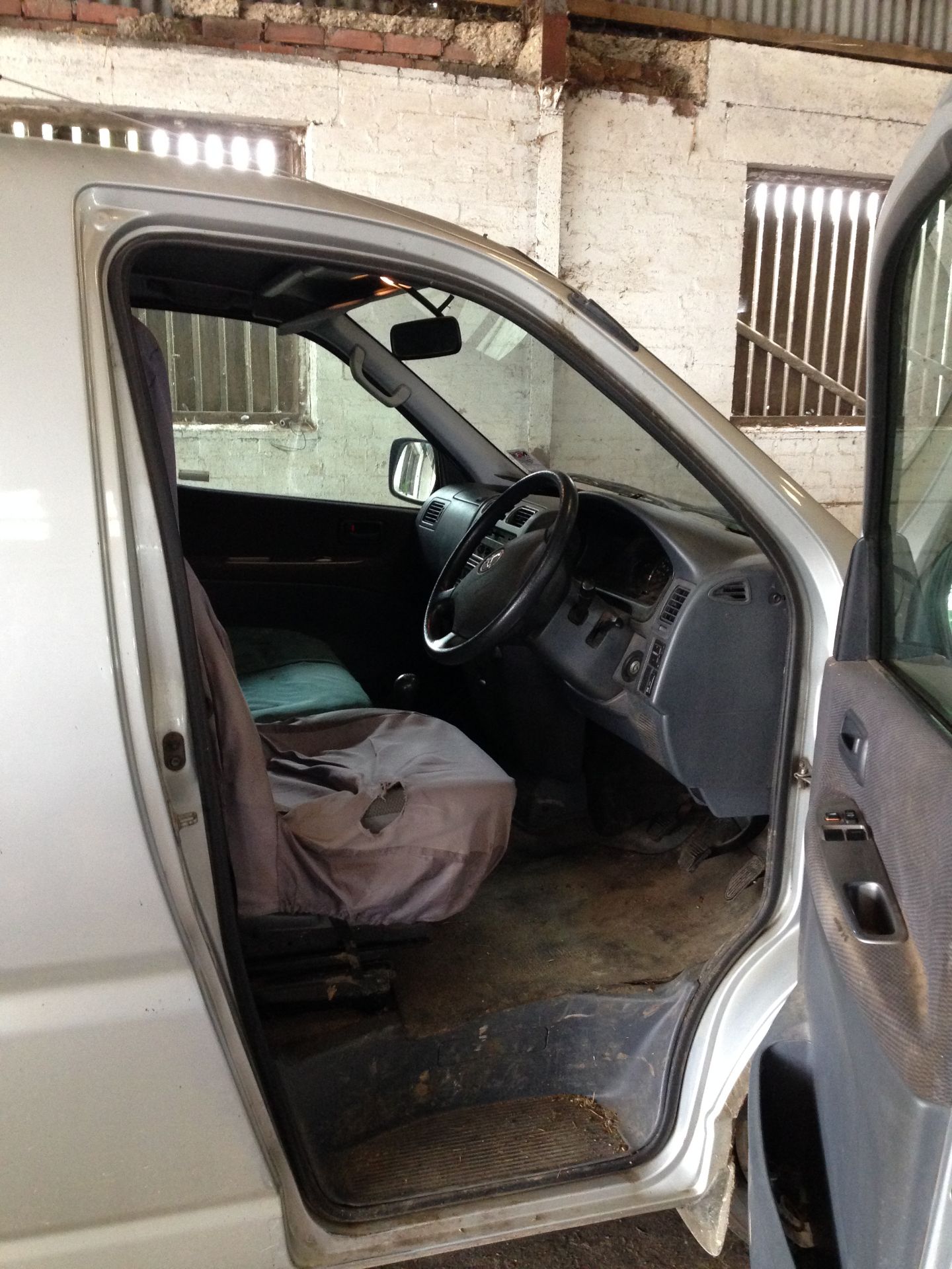 Toyota Hi Ace Van, 44,000 miles, Reg No: AP59 GGO, Diesel, MOT until 01/17. Location Diss, Norfolk. - Image 5 of 6