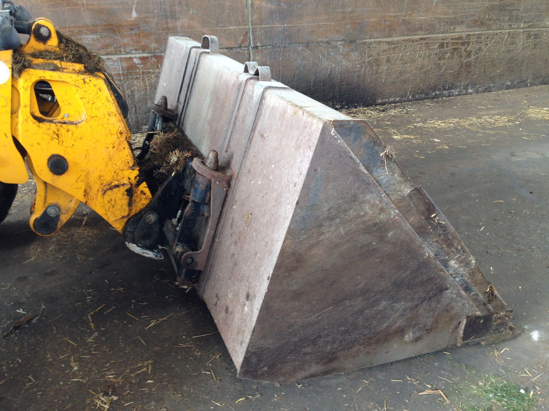 7' Loader Bucket, Matbro Brackets. Location Diss, Norfolk. - Image 3 of 3