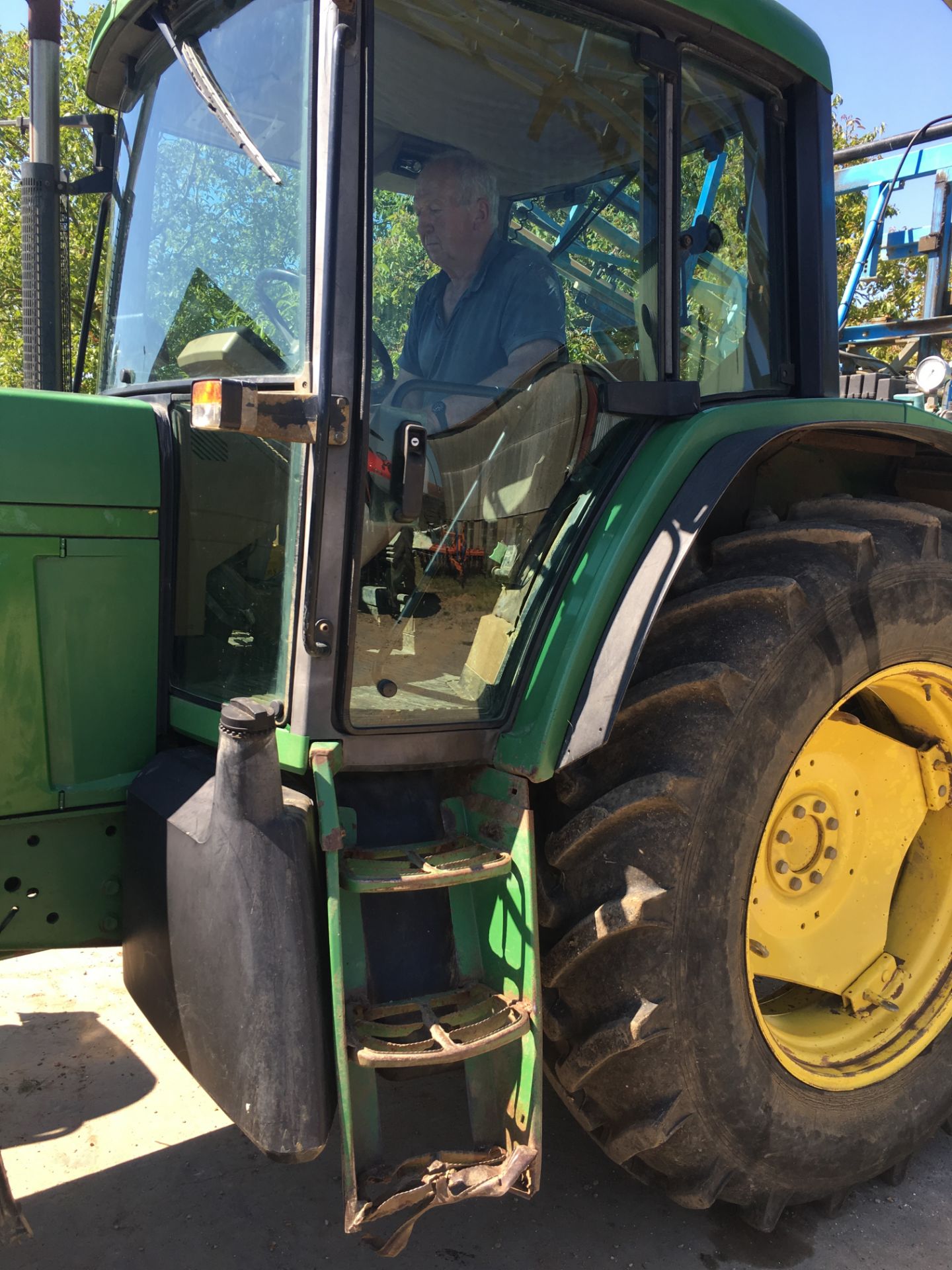 John Deere 6600 Tractor. On farm from new. Done 7334 hours. 2 x Spools. 1996 Location Diss, Norfolk. - Image 4 of 6