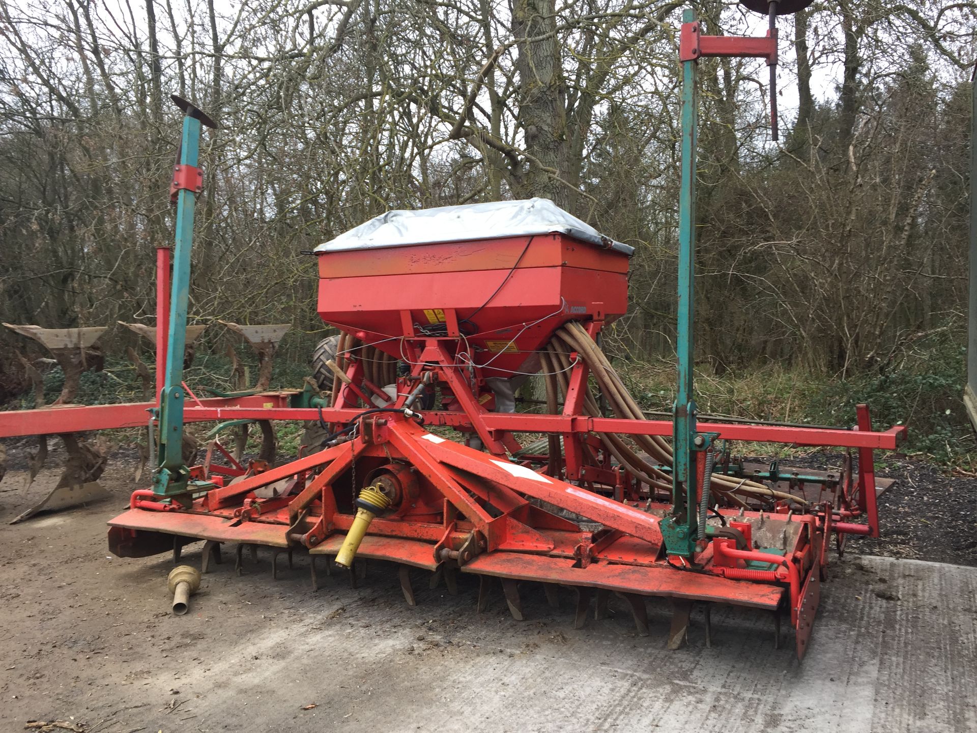 Kuhn 4m Power Harrow and Accord Drill. Pneumatic DA-5. Year 2000. Location Bury St Edmunds. - Image 3 of 3