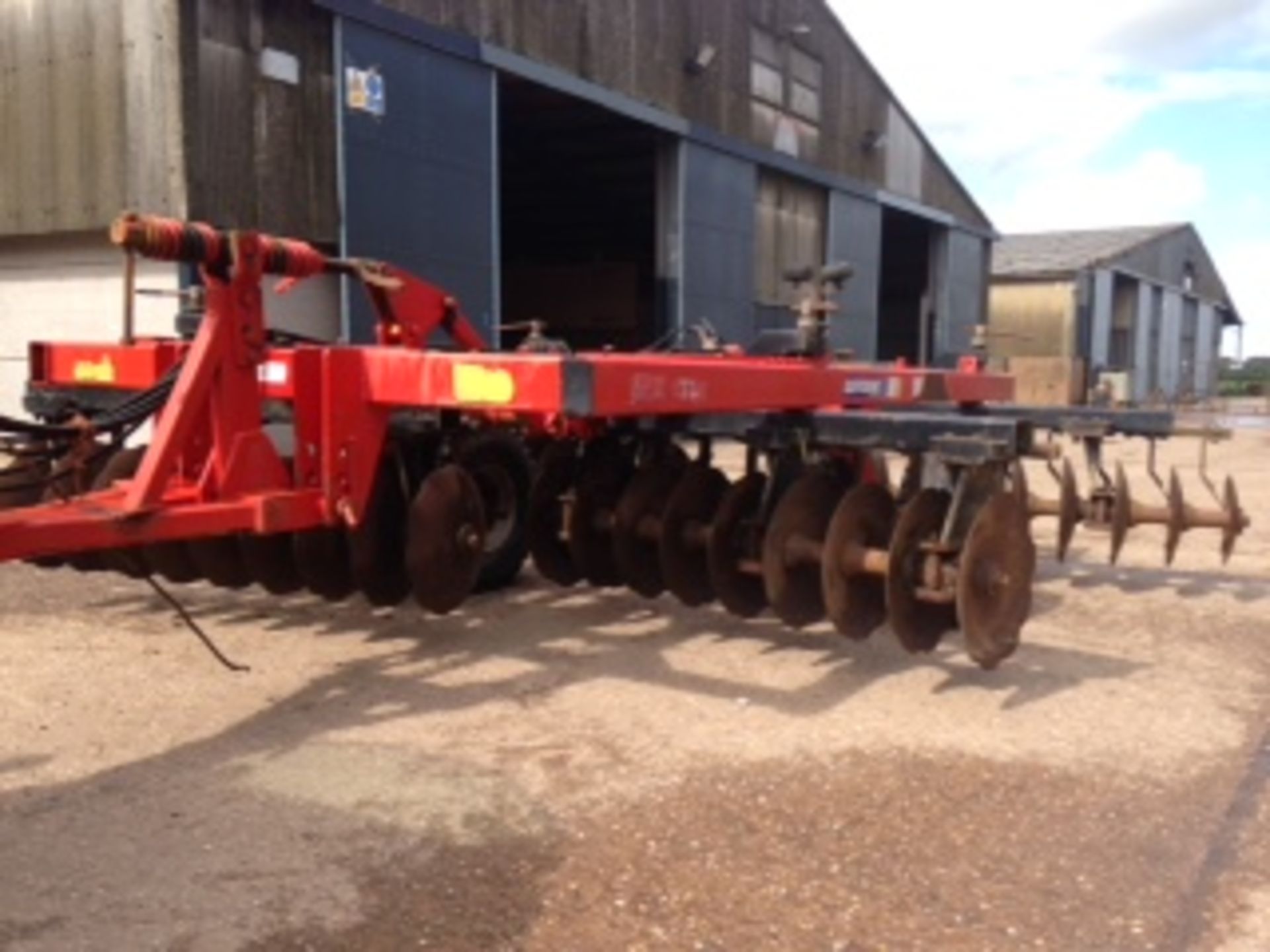 Quivogne APX (1999) 4.6m Discs with towing bracket. Location: Southwell Nottingham
