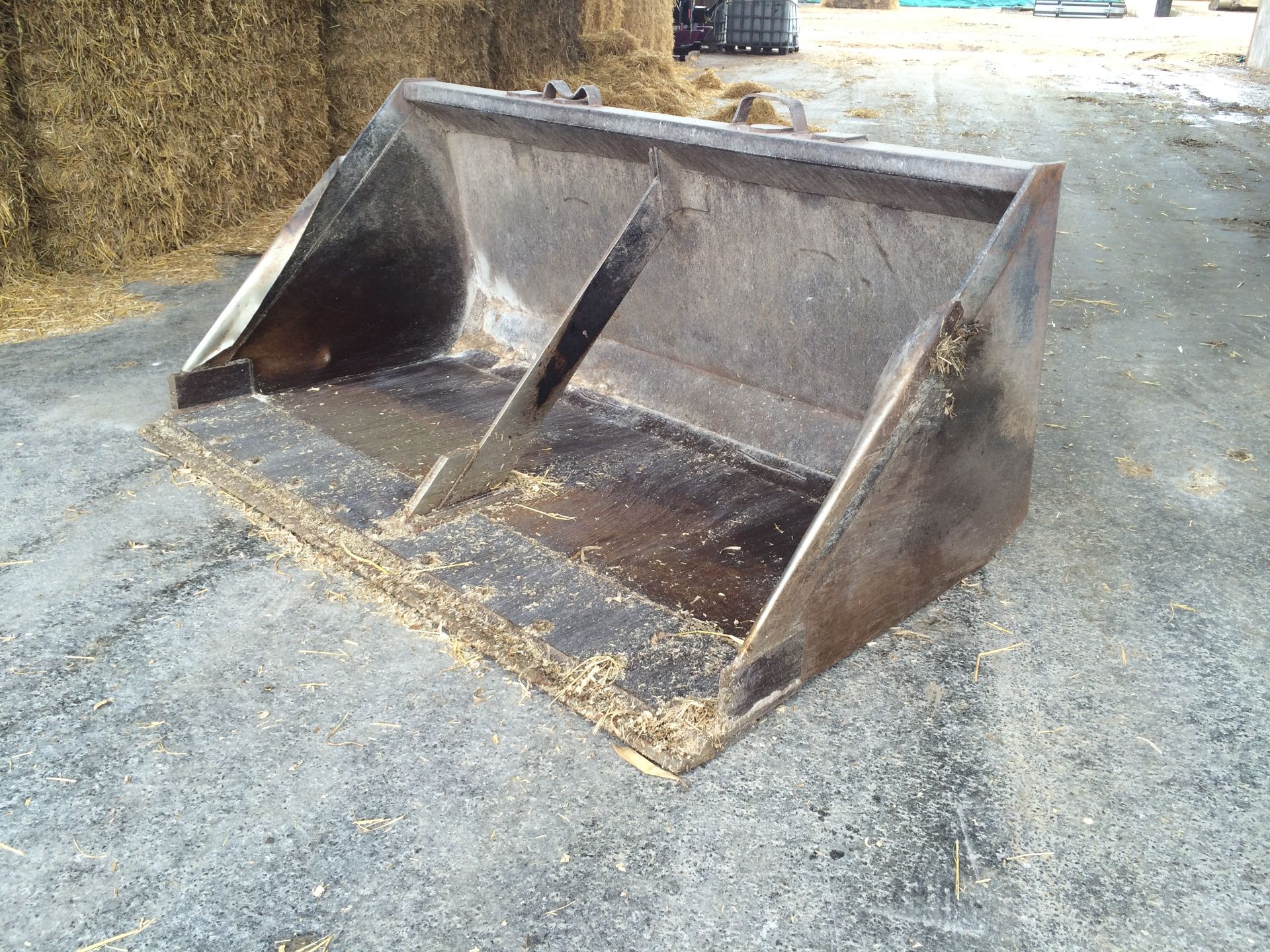 7' Loader Bucket, Matbro Brackets. Location Diss, Norfolk. - Image 2 of 3