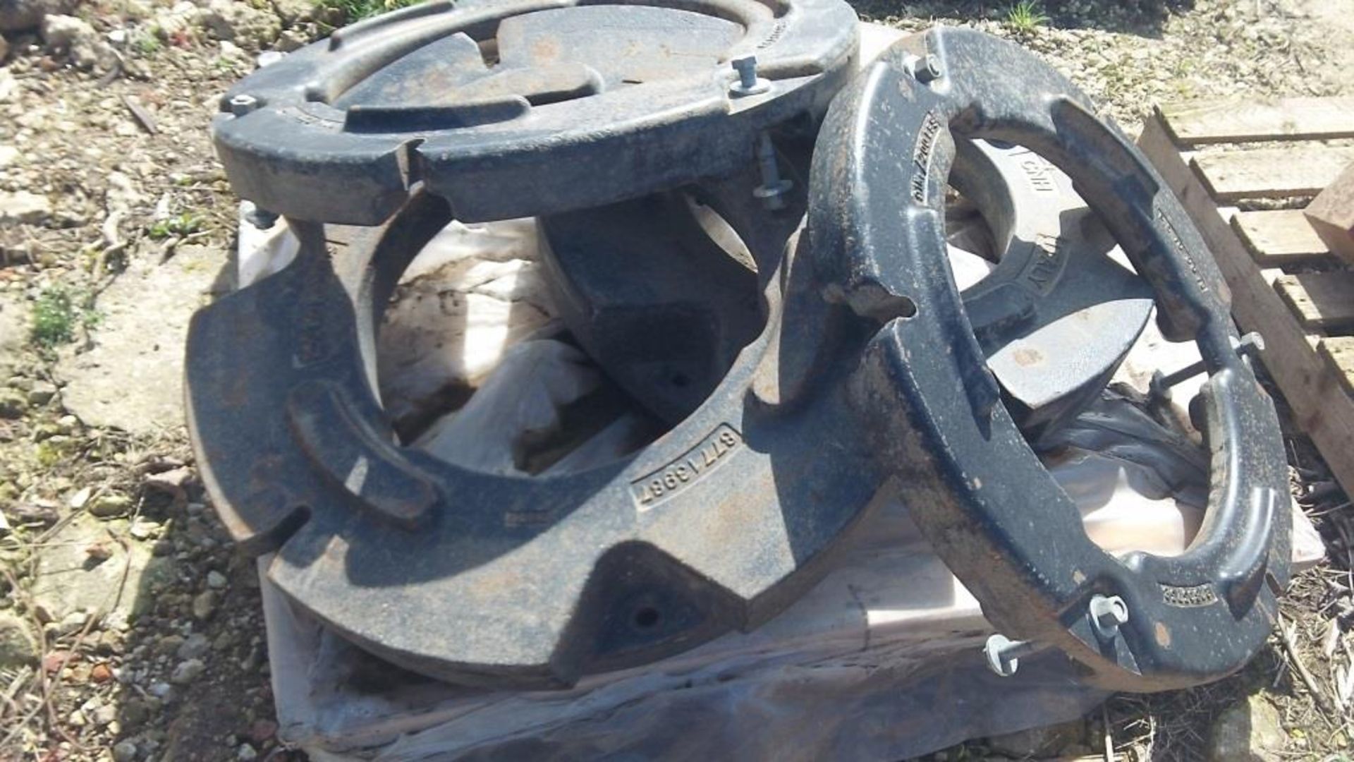 CNH Rear wheel weights off T7 270 new holland Location: Horncastle Lincolnshire
