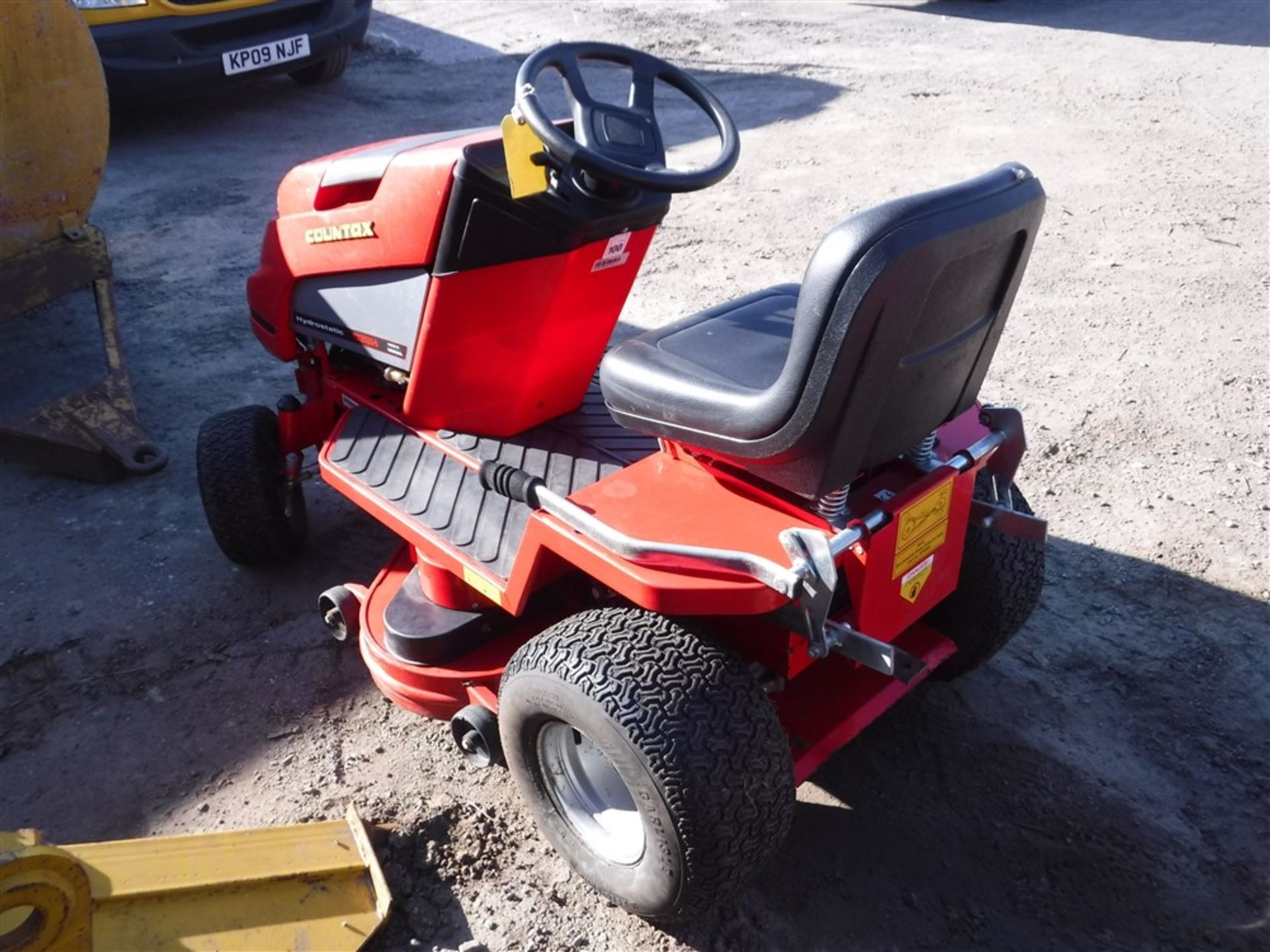 COUNTAX C38 RIDE ON MOWER [+ VAT] - Image 2 of 2