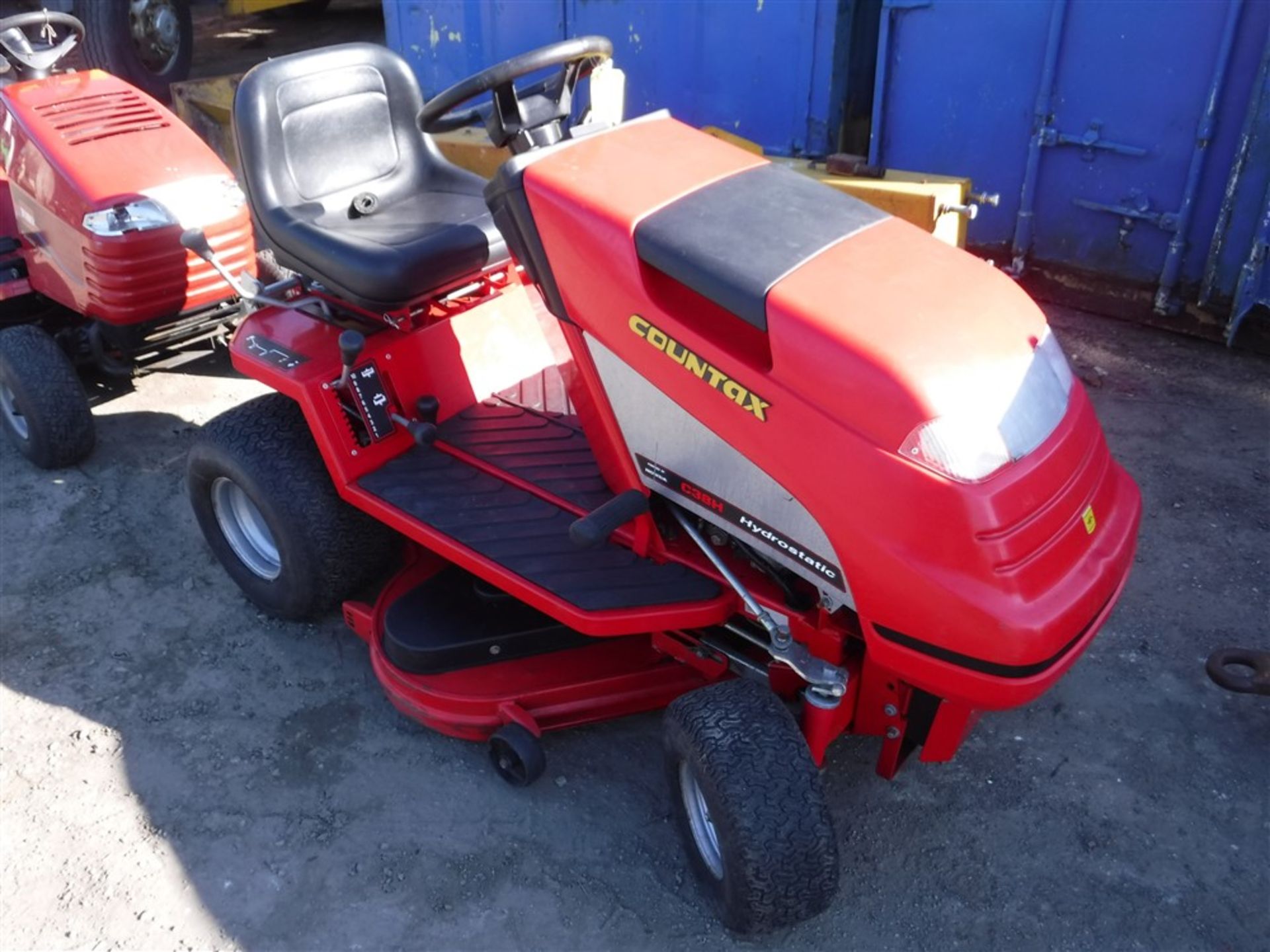 COUNTAX C38 RIDE ON MOWER [+ VAT]