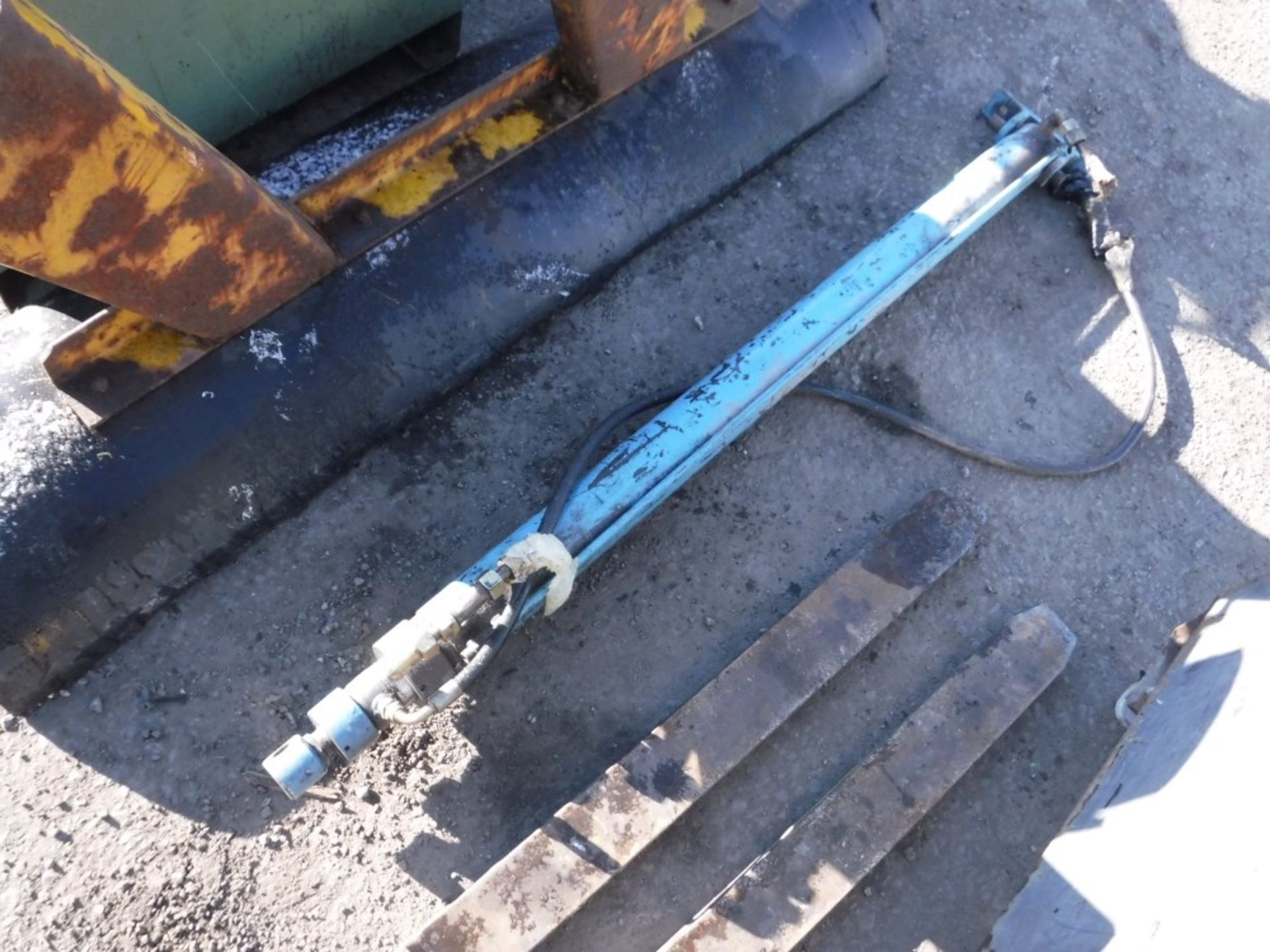 SINGLE HYDRAULIC RAM [NO VAT]