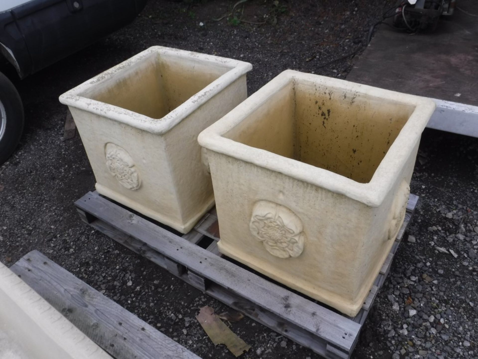 GIANT STONE SQUARE TROUGH [+ VAT]