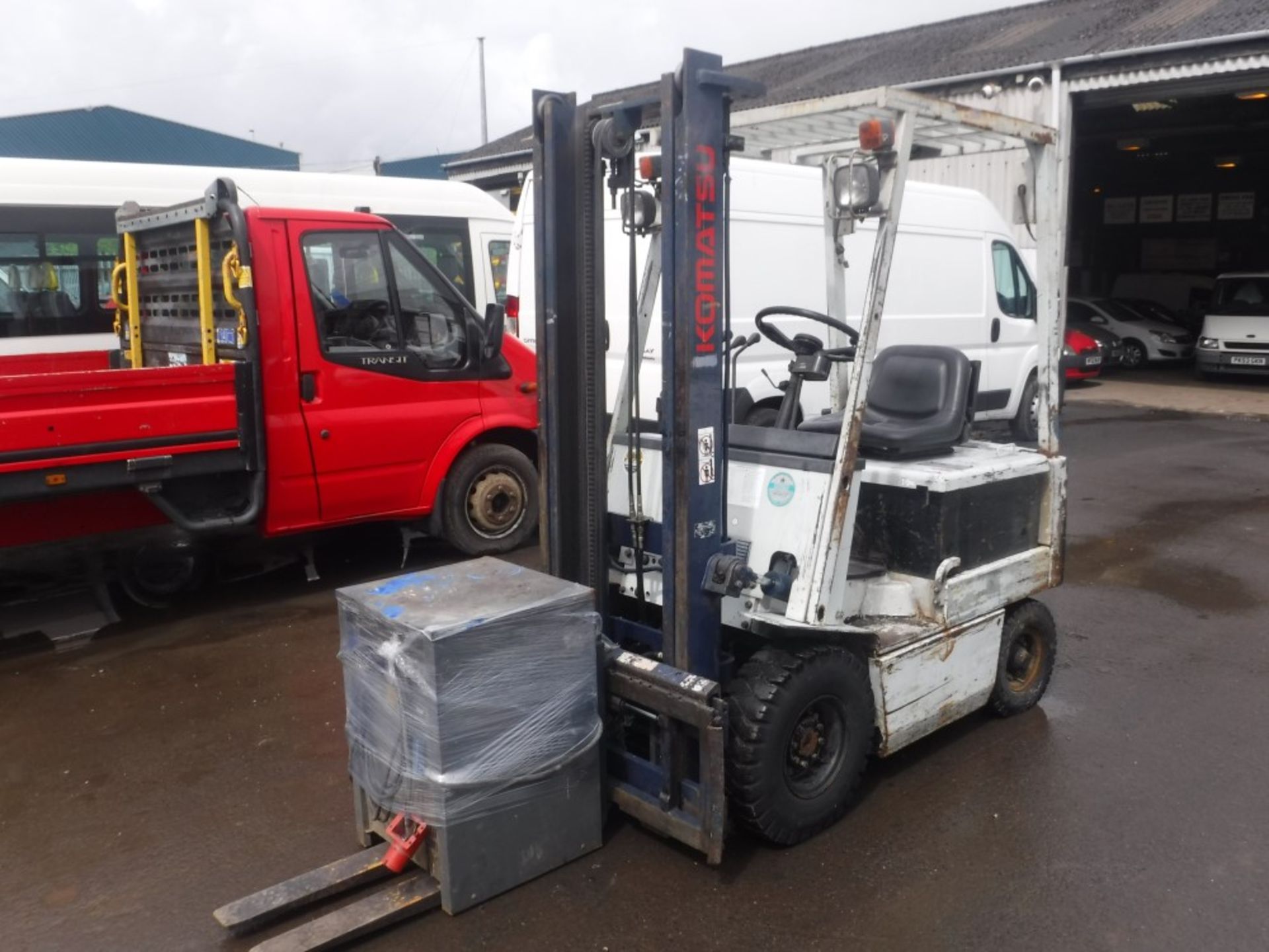 KOMATSU 1.5 TON ELECTRIC FORKLIFT WITH CHARGER, 14791 HOURS [NO VAT] - Image 2 of 4