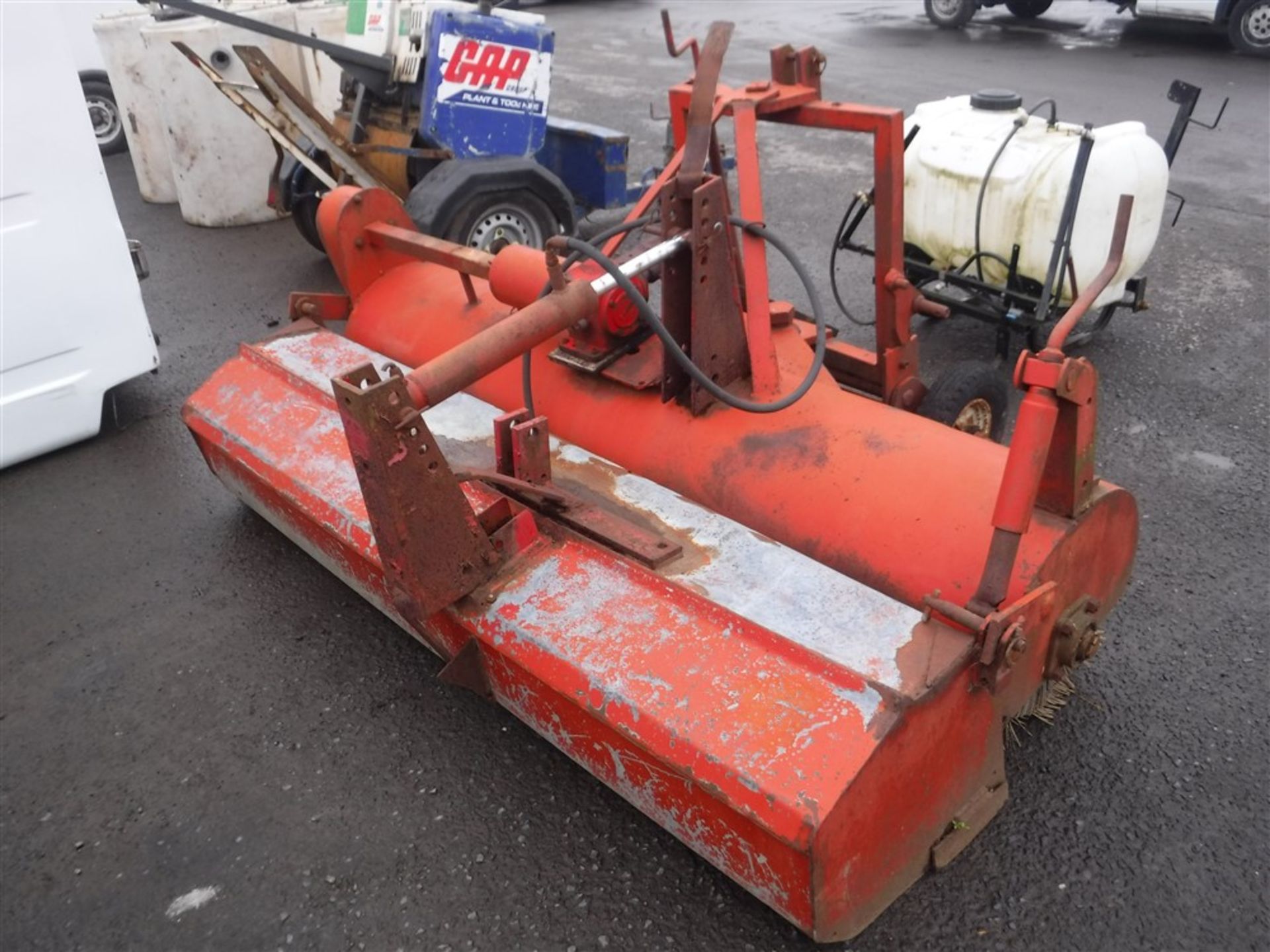 RED SWEEPER WITH BOX [+ VAT]