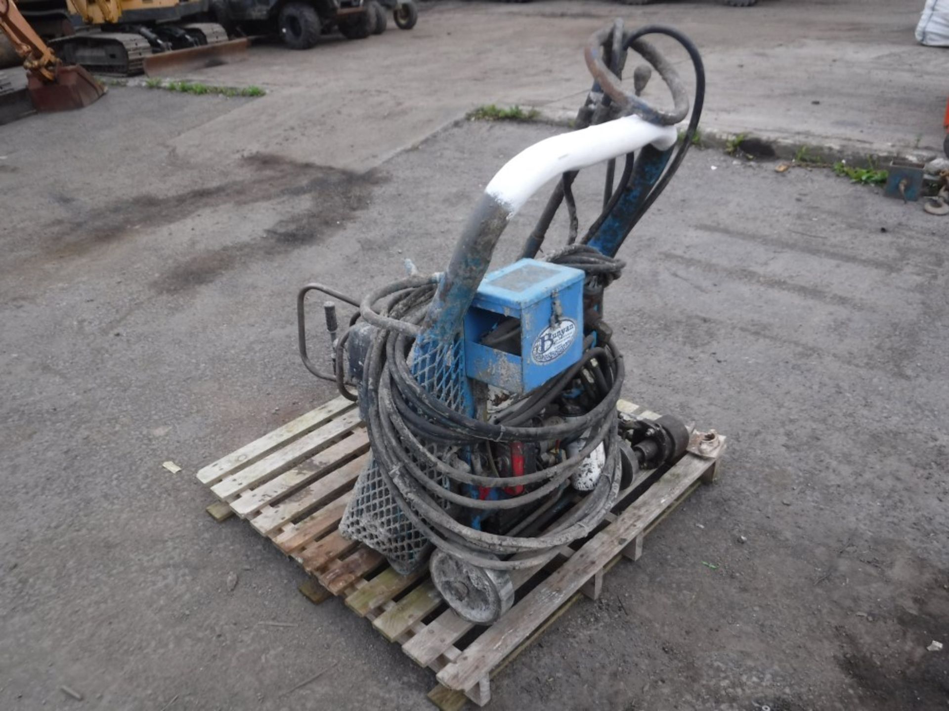 BUNYAN 11HP PETROL ENGINED ELECTRIC START CONCRETE SCREED UNIT & DRIVE UNIT [NO VAT] - Image 2 of 2