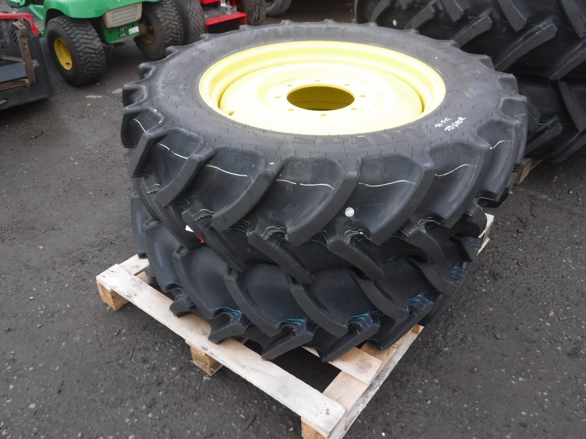 SET OF AGRICULTURAL WHEELS & TYRES OFF JD6110R [+ VAT]