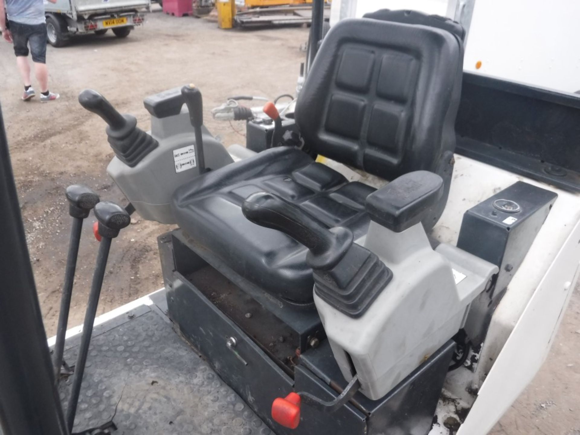 2011 BOBCAT 1.6 TON EXCAVATOR, EXPANDING TRACKS & QUICK HITCH [NO VAT] - Image 10 of 10