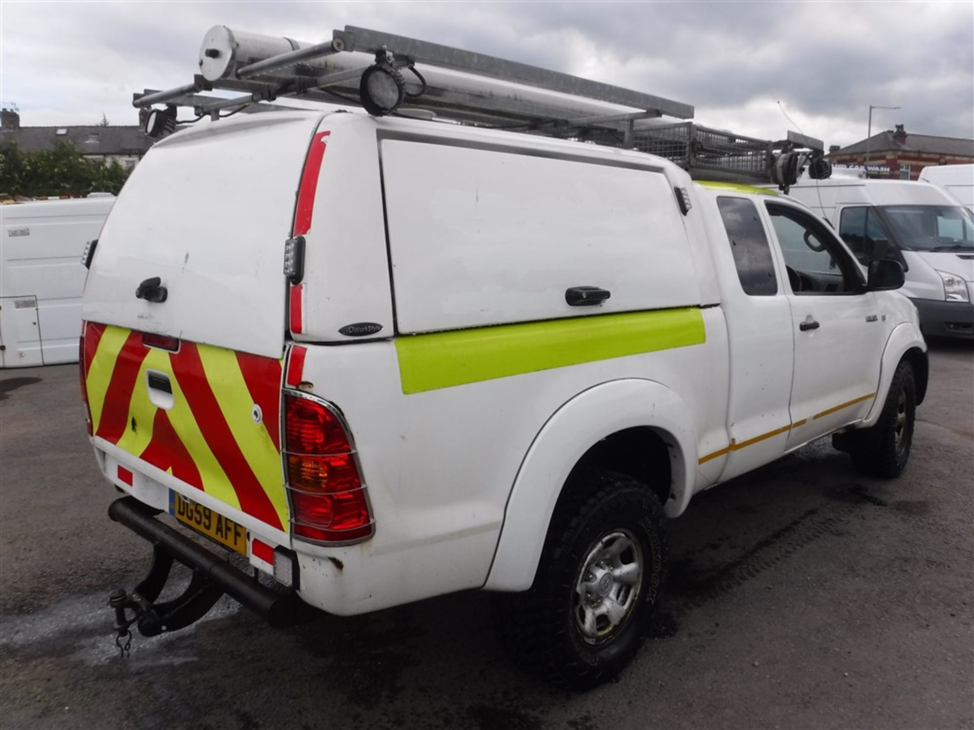 59 reg TOYOTA HILUX HL2 D-4D 4X4 ECB UTILITY, 1ST REG 10/09, TEST 08/17, V5 HERE,1 FORMER KEEPER ( - Image 4 of 5