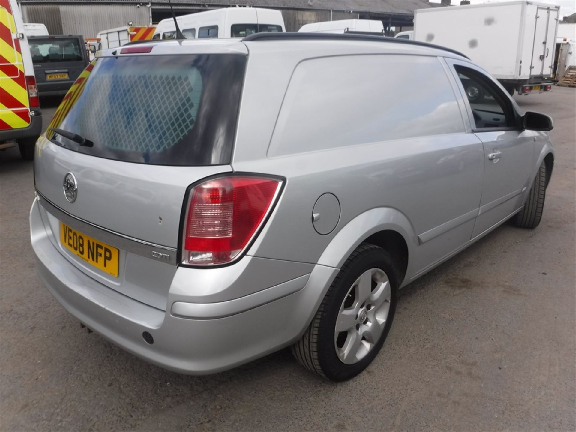 08 reg VAUXHALL ASTRA SPORTIVE CDTI, 1ST REG 07/08, TEST 07/17, 225434M NOT WARRANTED, V5 HERE, 4 - Image 4 of 5