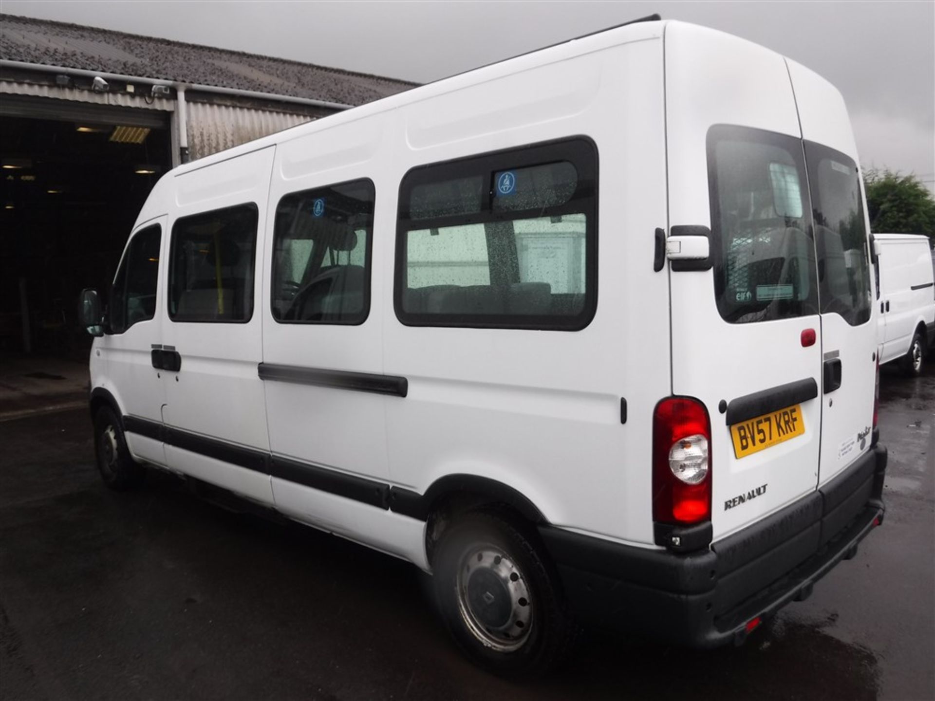 57 reg RENAULT MASTER LWB 35 DCI 100 WELFARE 10 SEAT MINIBUS, 1ST REG 01/08, TEST 06/17, 76942M - Image 3 of 6