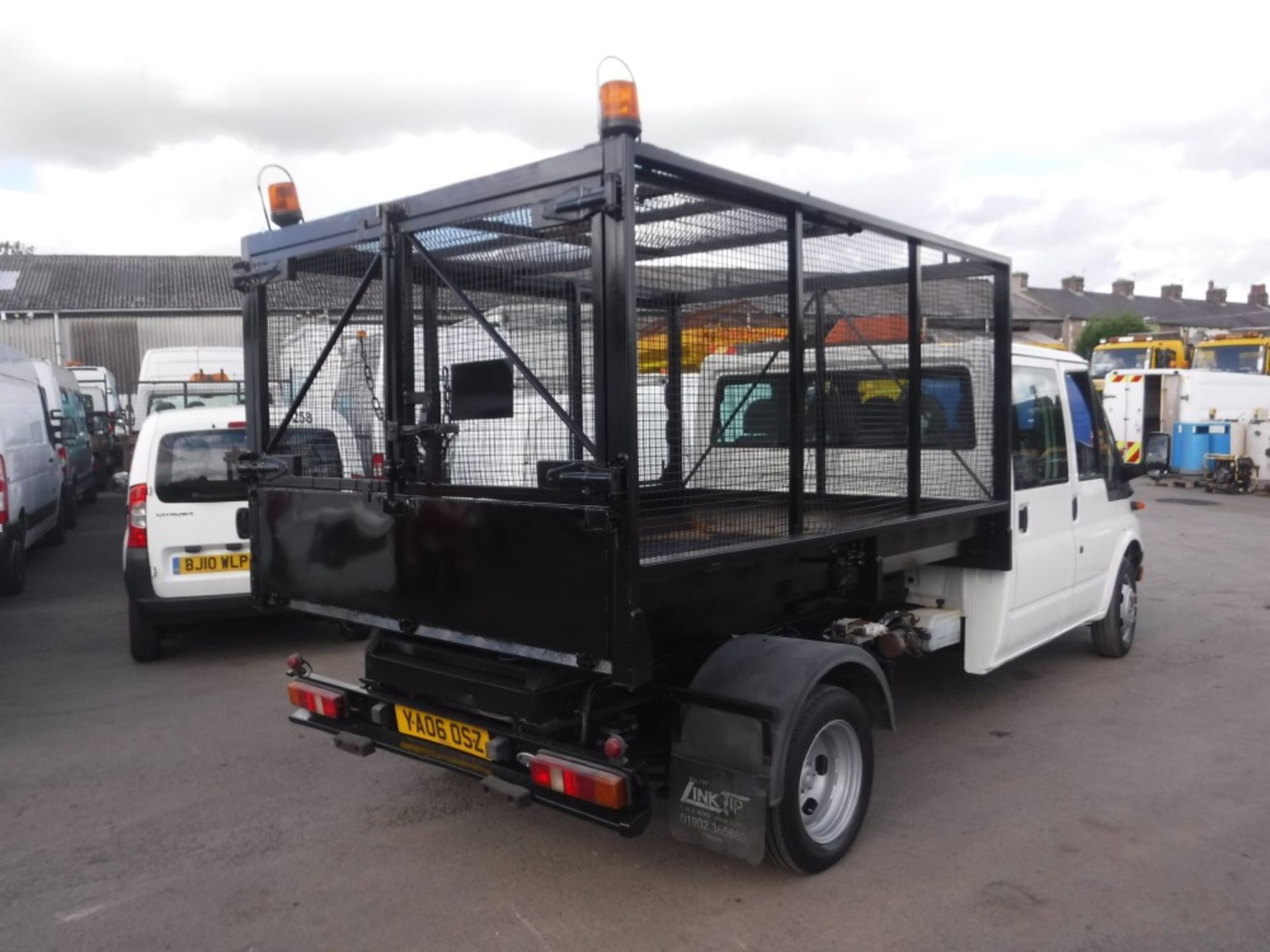 2006 06 reg FORD TRANSIT 350 DOUBLE CAB CAGED TIPPER, 1ST REG 07/06, TEST 02/17, 140037M [+ VAT] - Image 4 of 5