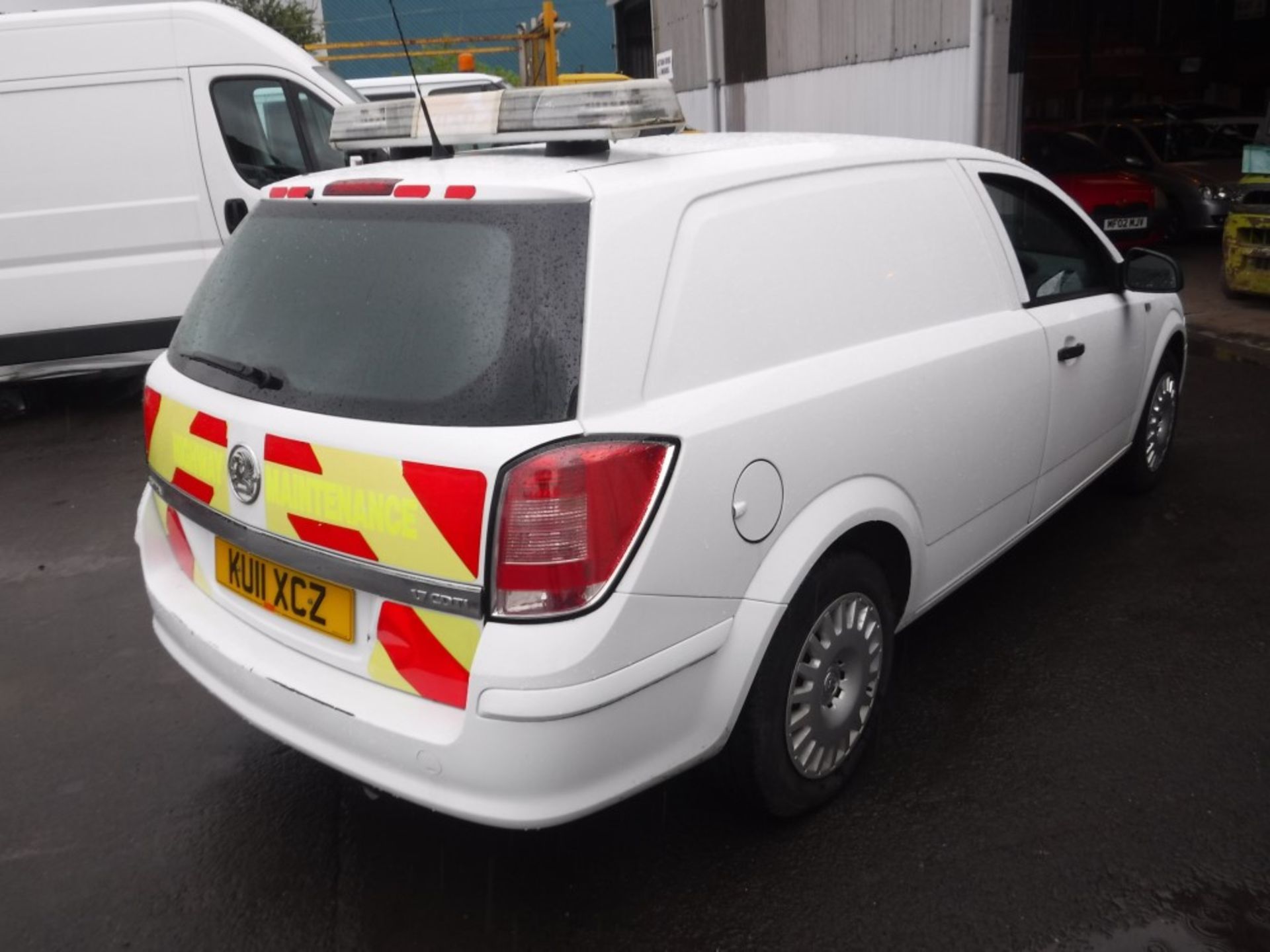 11 reg VAUXHALL ASTRA CLUB CDTI VAN, 1ST REG 04/11, TEST 04/17, 126468M WARRANTED, V5 HERE, 1 - Image 4 of 5