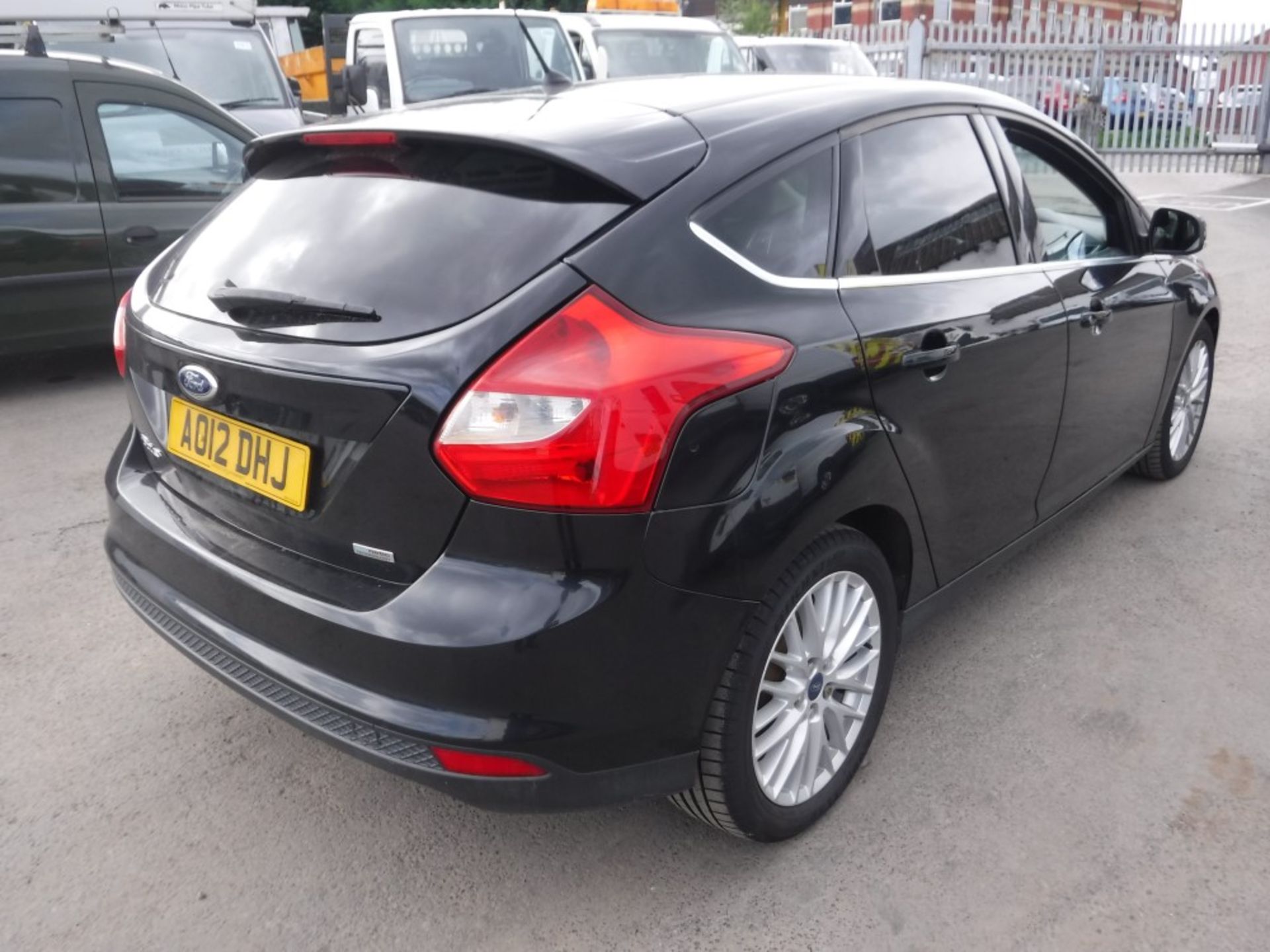 12 reg FORD FOCUS ZETEC TDCI 5 DOOR HATCHBACK, 1ST EG 03/12, TEST 04/17, 151175M WARRANTED, V5 HERE, - Image 4 of 5