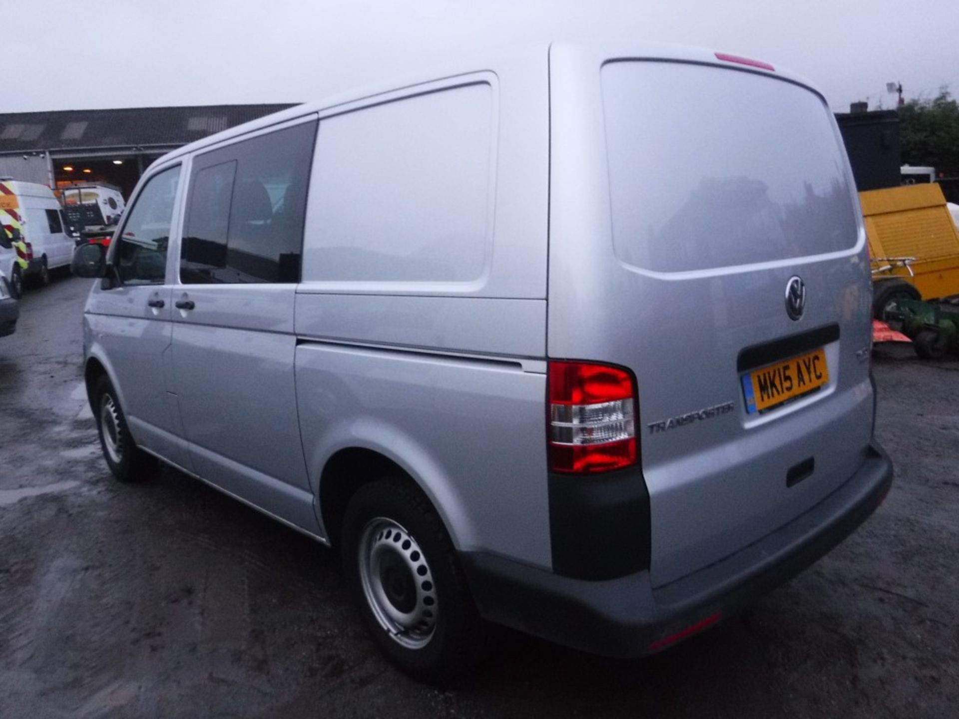 15 reg VW TRANSPORTER T32 S-LINE TDI, 1ST REG 03/15, 32585M WARRANTED, V5 HERE, 1 OWNER FROM - Image 3 of 6