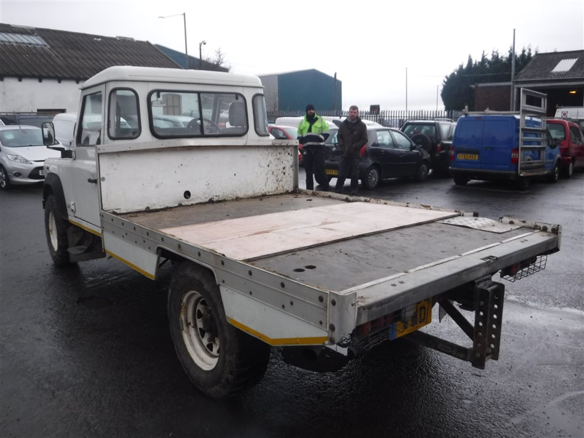 03 reg LANDROVER DEFENDER 130 TD5 LIGHT 4X4 UTILITY, 1ST REG 03/03, 189290M WARRANTED, V5 HERE, 3 - Bild 3 aus 5