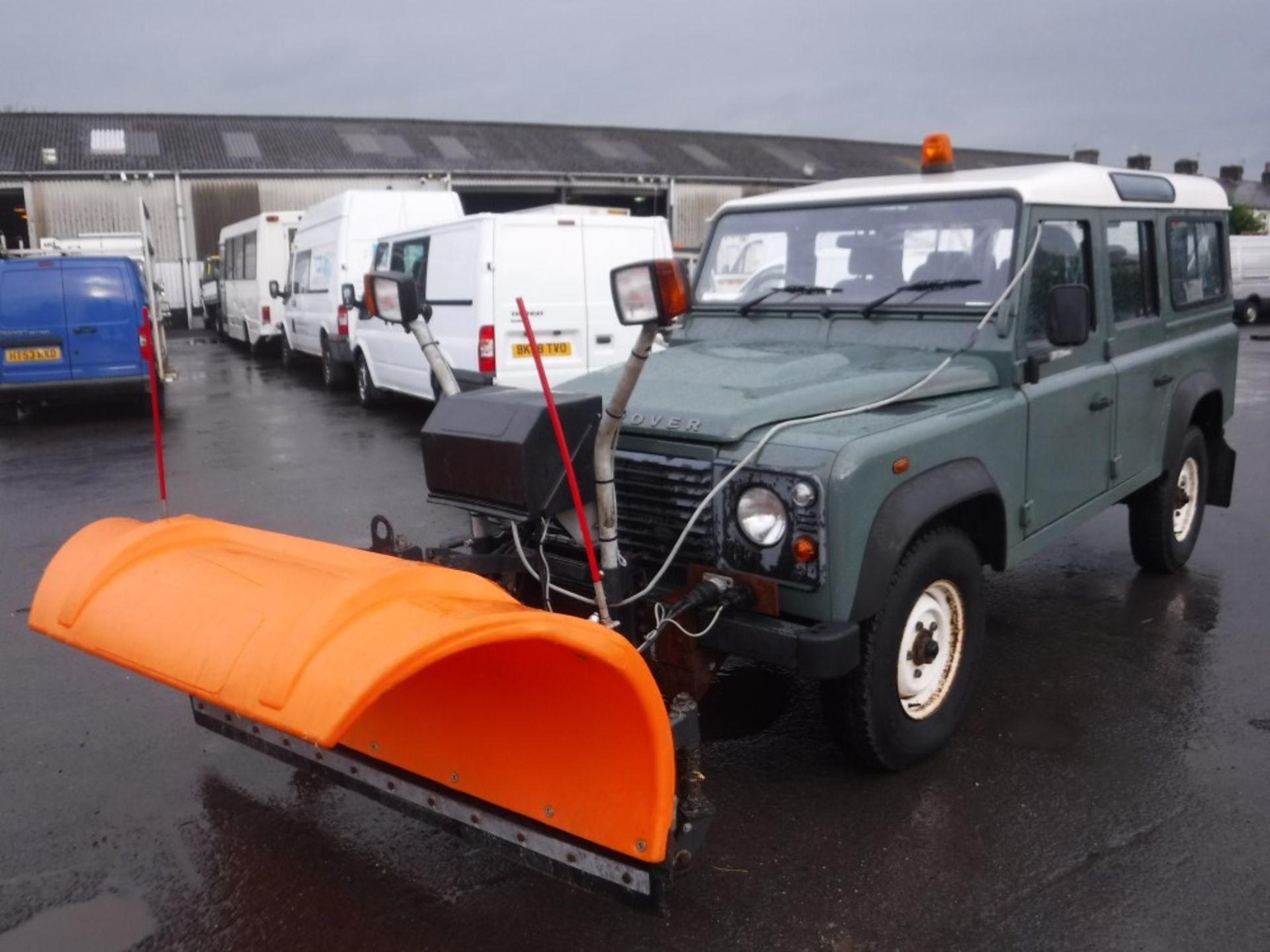 2009 LAND ROVER DEFENDER 110 C/W SNOW PLOUGH, 15762M WARRANTED, NO V5 (EX MOD) [+ VAT] - Bild 2 aus 5