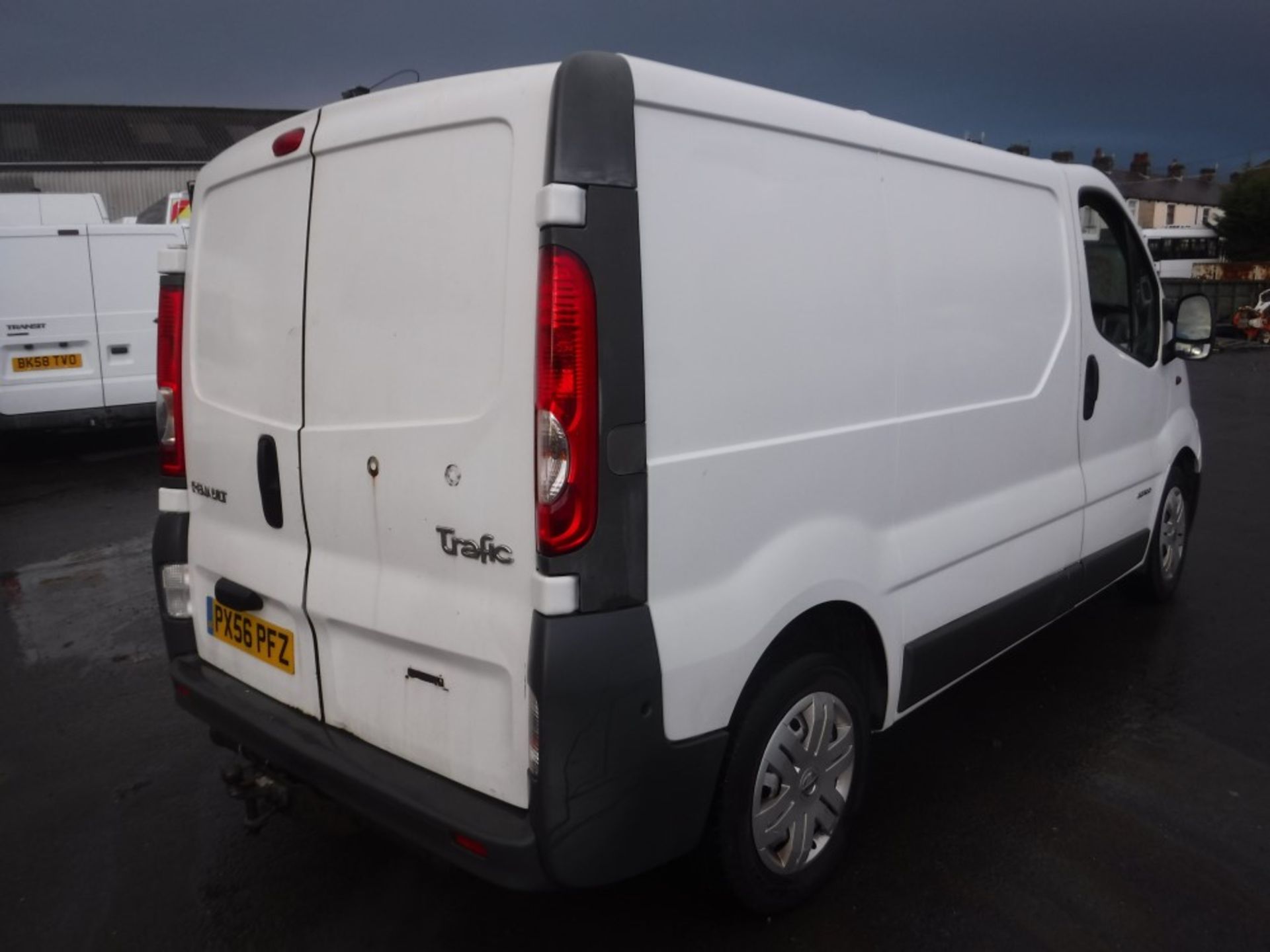 56 reg RENAULT TRAFIC SL27 DCI 100 PANEL VAN, 1ST REG 10/06, TEST 06/17, 380053M WARRANTED, V5 HERE, - Bild 4 aus 5