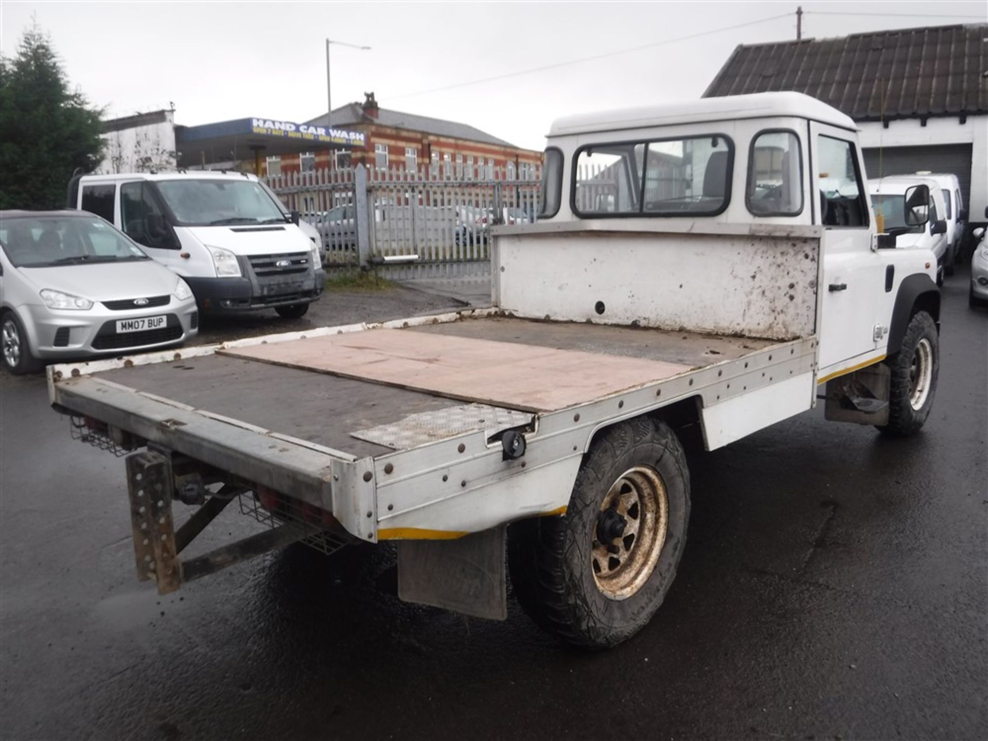 03 reg LANDROVER DEFENDER 130 TD5 LIGHT 4X4 UTILITY, 1ST REG 03/03, 189290M WARRANTED, V5 HERE, 3 - Bild 4 aus 5