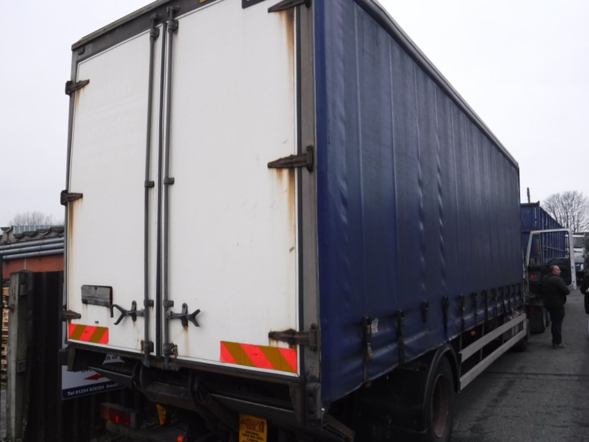 54 reg IVECO CARGO 180E24 CURTAIN SIDE C/W UNDER FLOOR TAIL LIFT [+ VAT] - Image 2 of 3