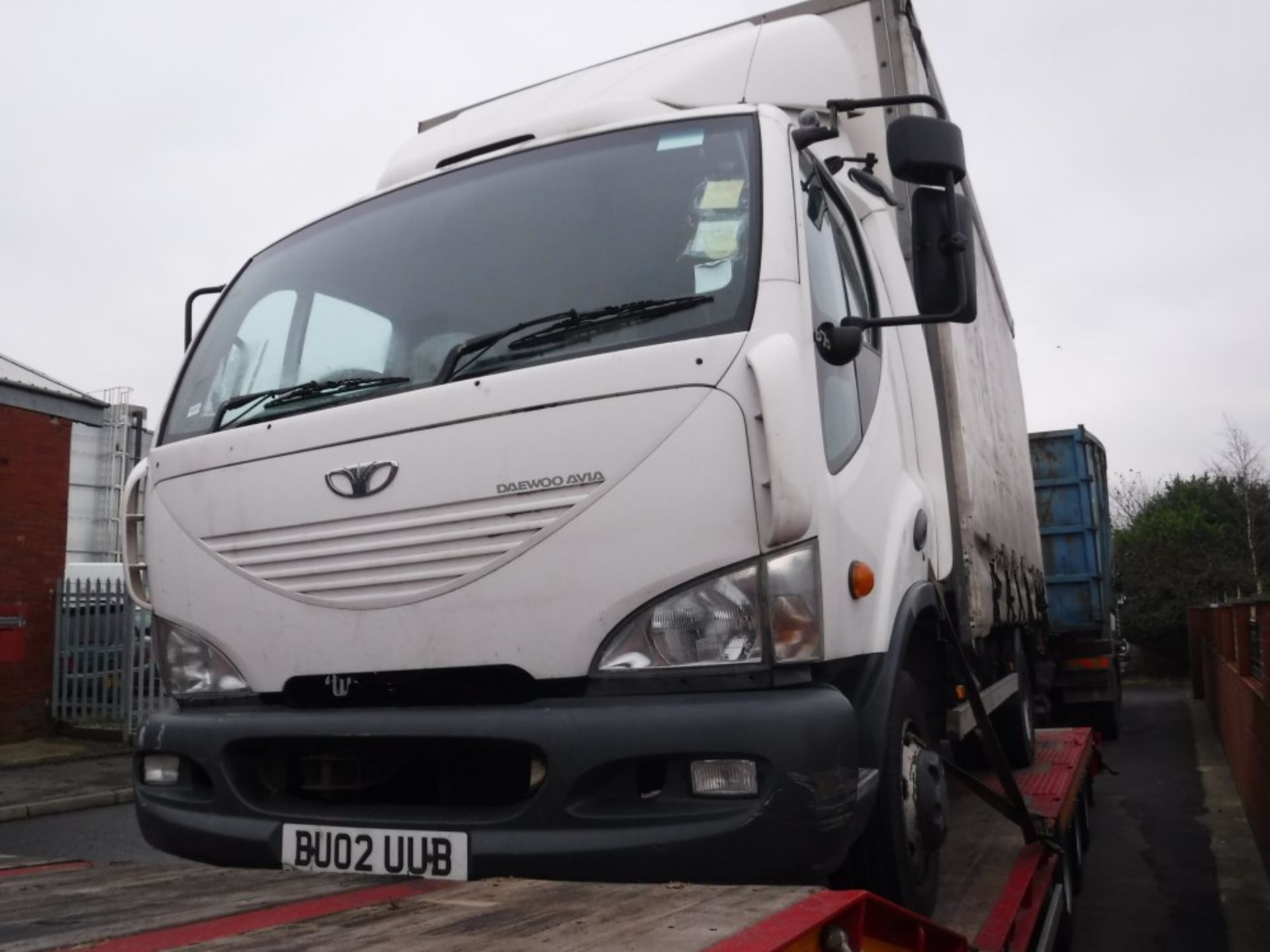 02 reg DAEWOO AVIA 7.5 TON CURTAIN SIDER C/W TAIL LIFT, 231881KM, NO DOCS [+ VAT] - Image 4 of 4