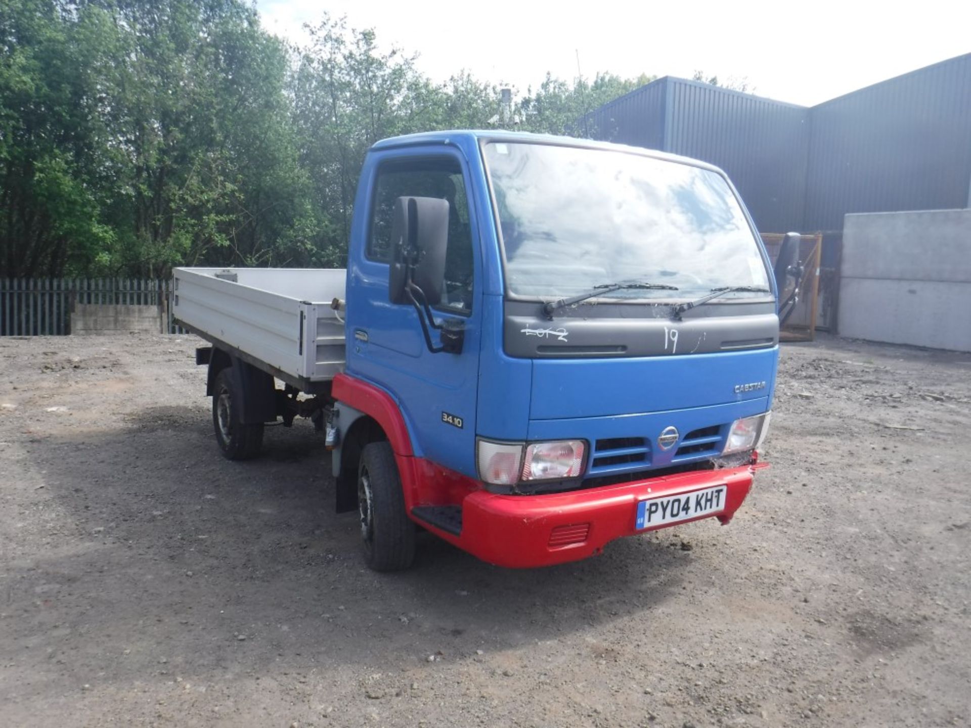 2004 04 reg NISSAN CABSTAR 34.10, RUNNER BUT NEEDS A CLUTCH, PART V5 - GREEN SLIP ONLY [+ VAT]