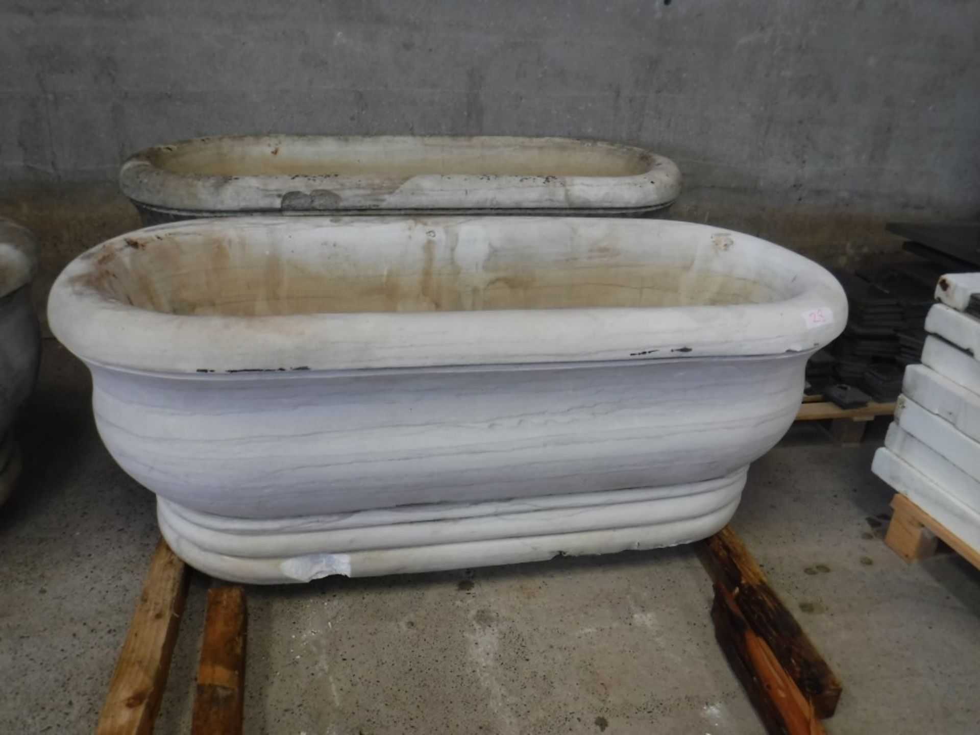 LARGE MARBLE BATH INDOOR OUTDOOR USE WATER FEATURE [+ VAT] - Image 2 of 3