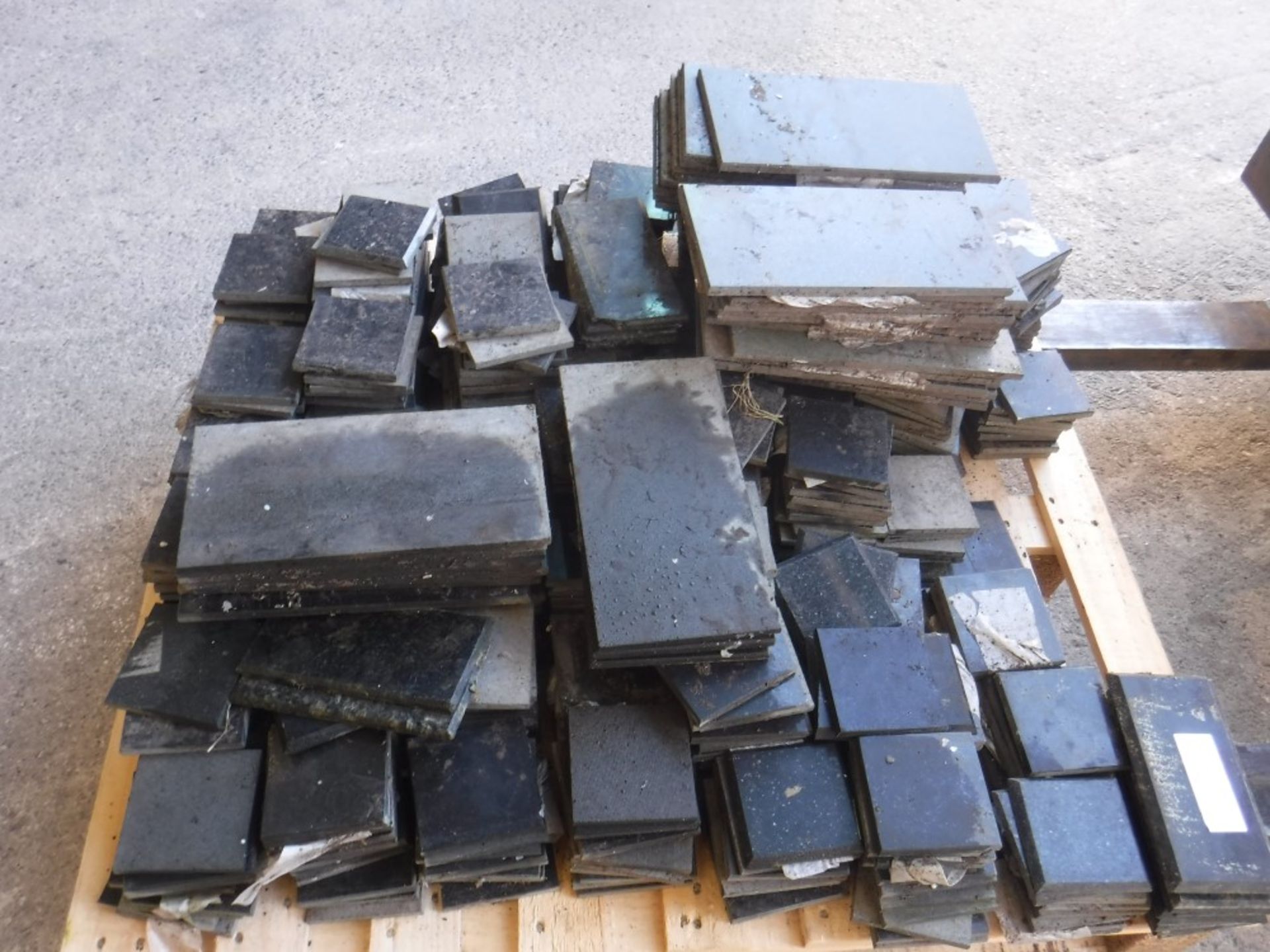 PALLET OF BLACK GRANITE TILES [+ VAT] - Image 2 of 2