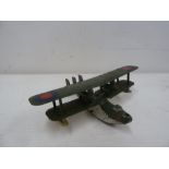 Dinky Toys 60h Singapore Flying Boat with Roller: tinplate wings, two-blade propellers,